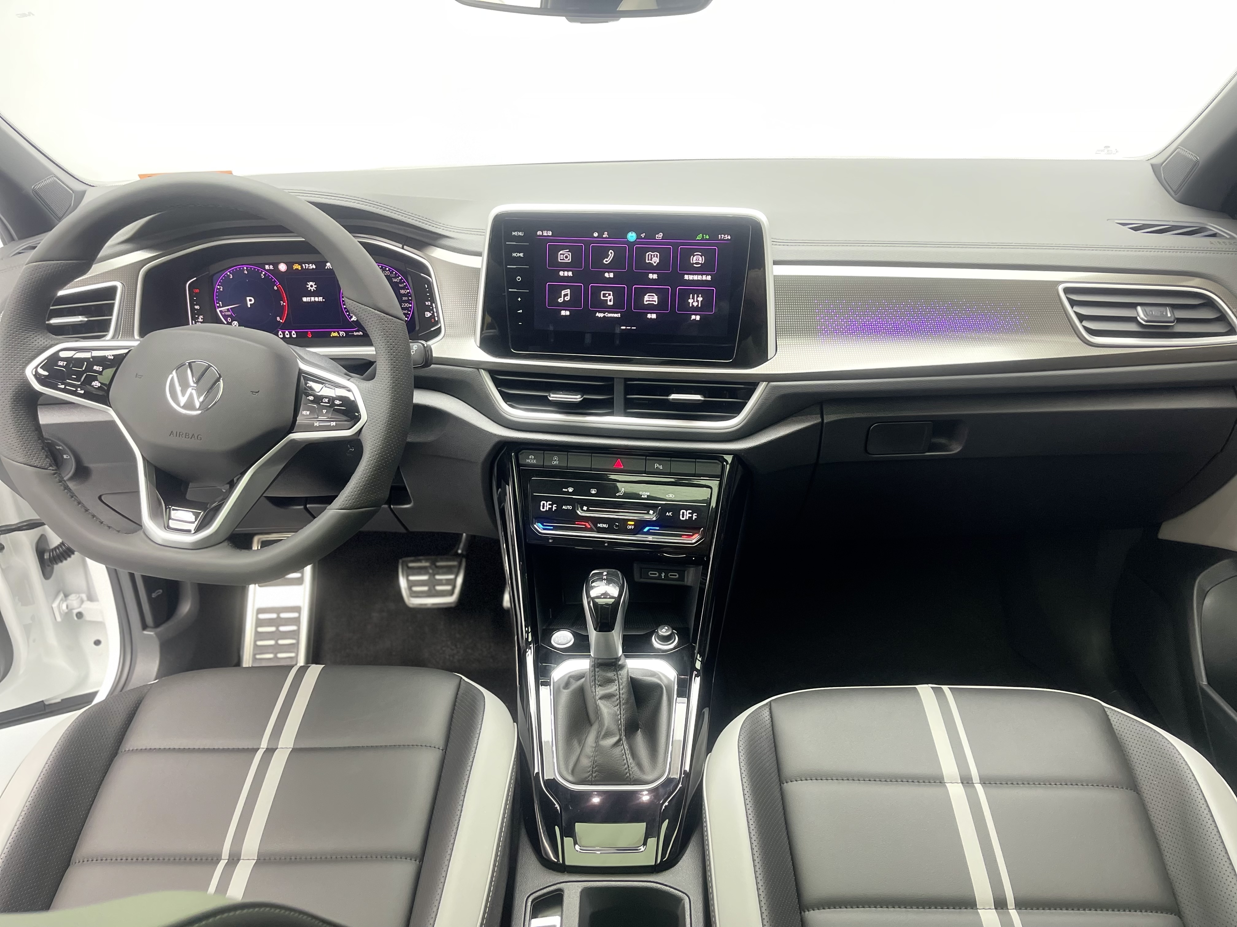 Volkswagen T-Roc 2025 car image #14