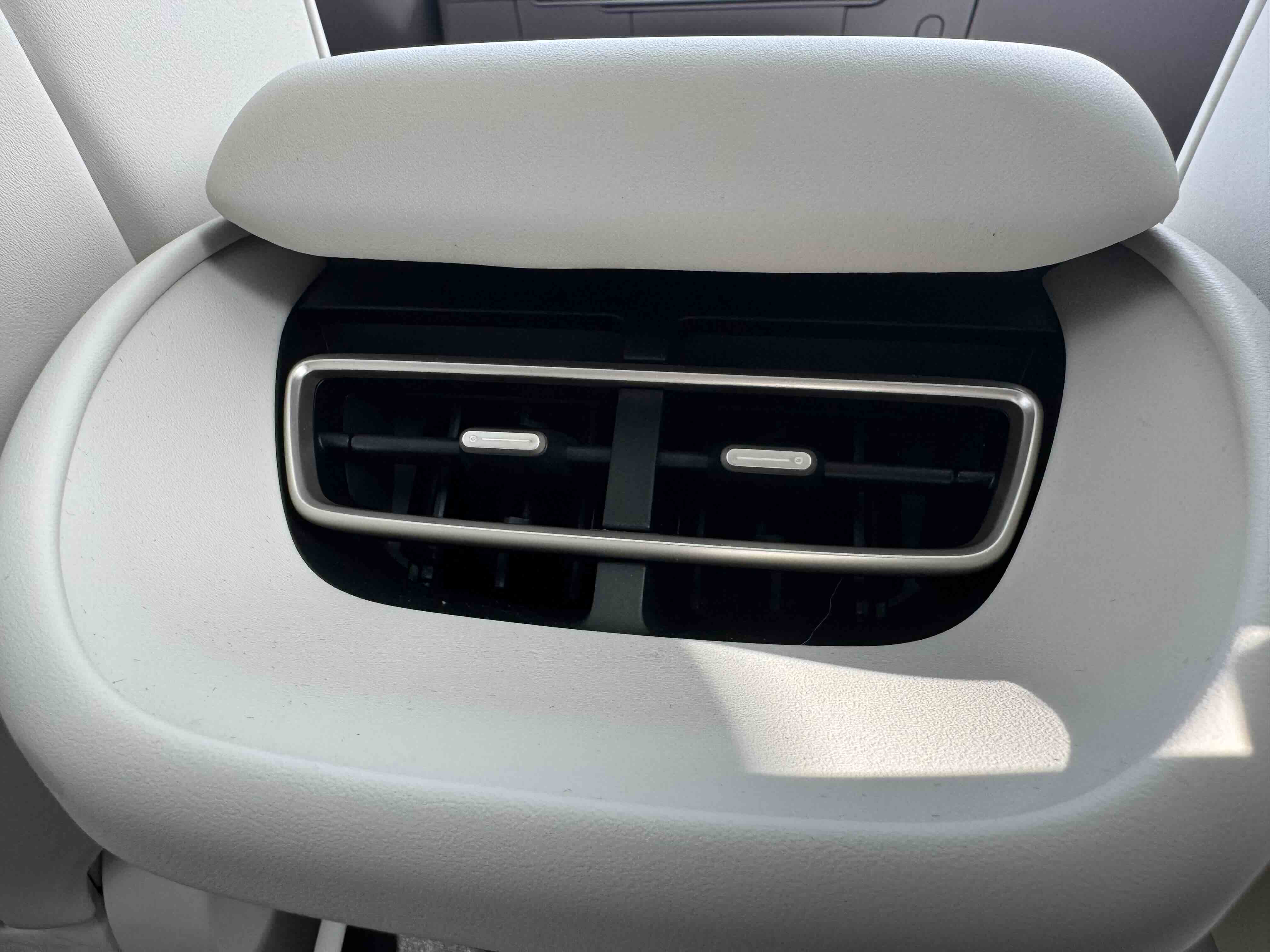 Avatr 06 2025 car image #14