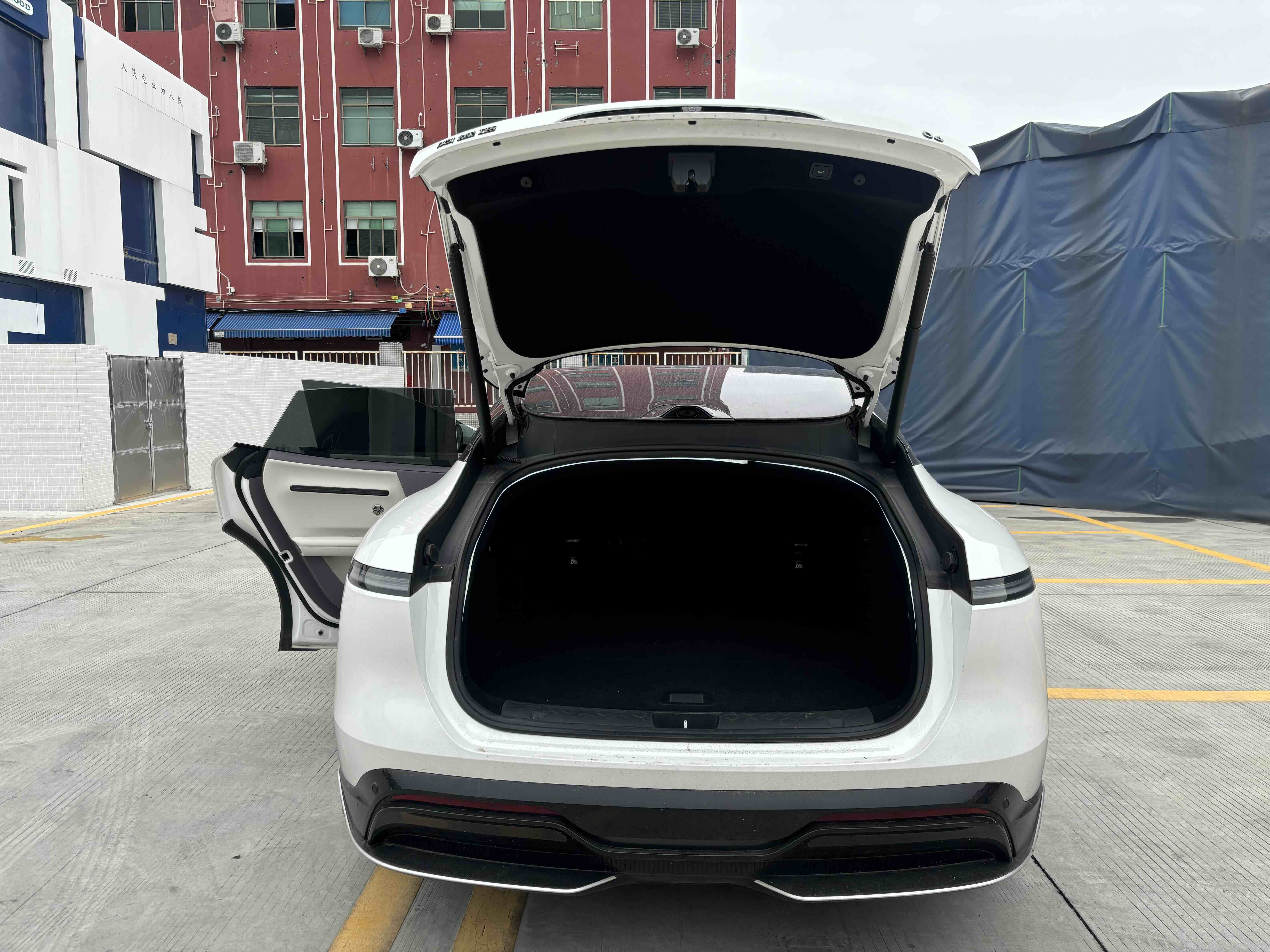 Avatr 06 2025 car image #14