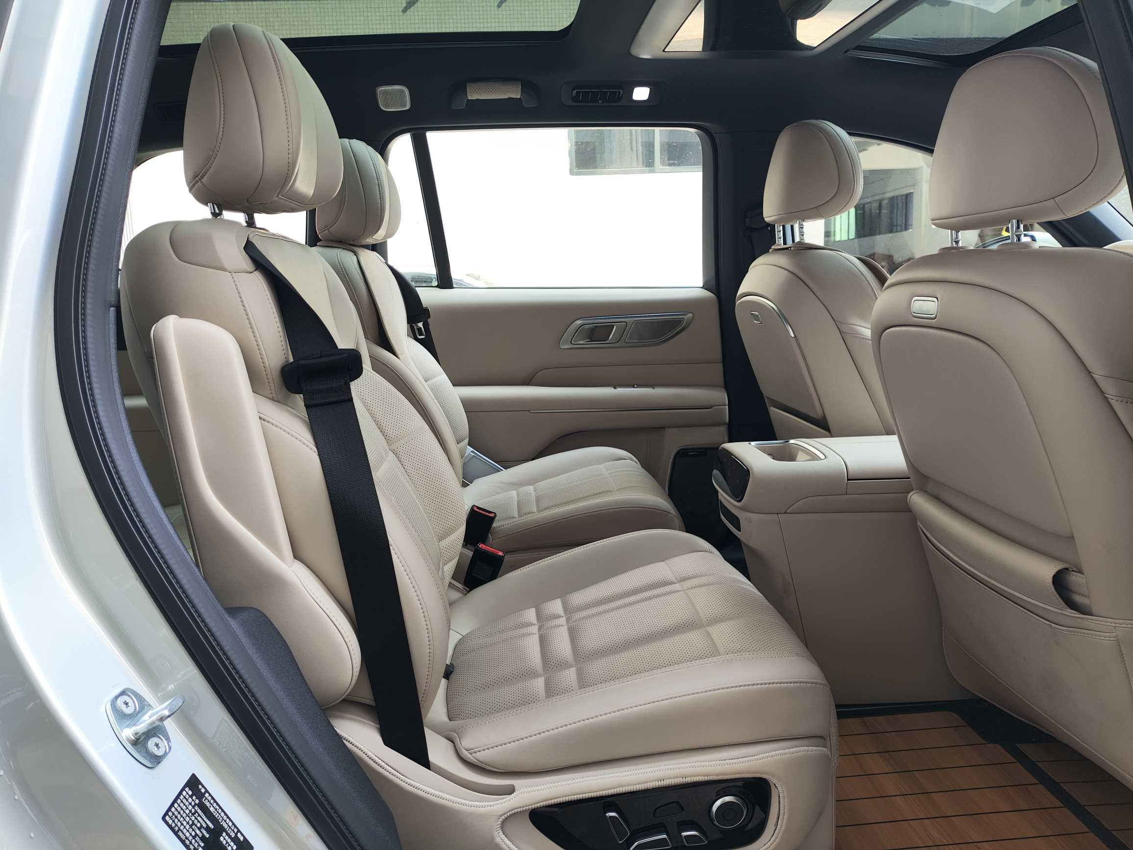 Deepal S09 2025 car image #14