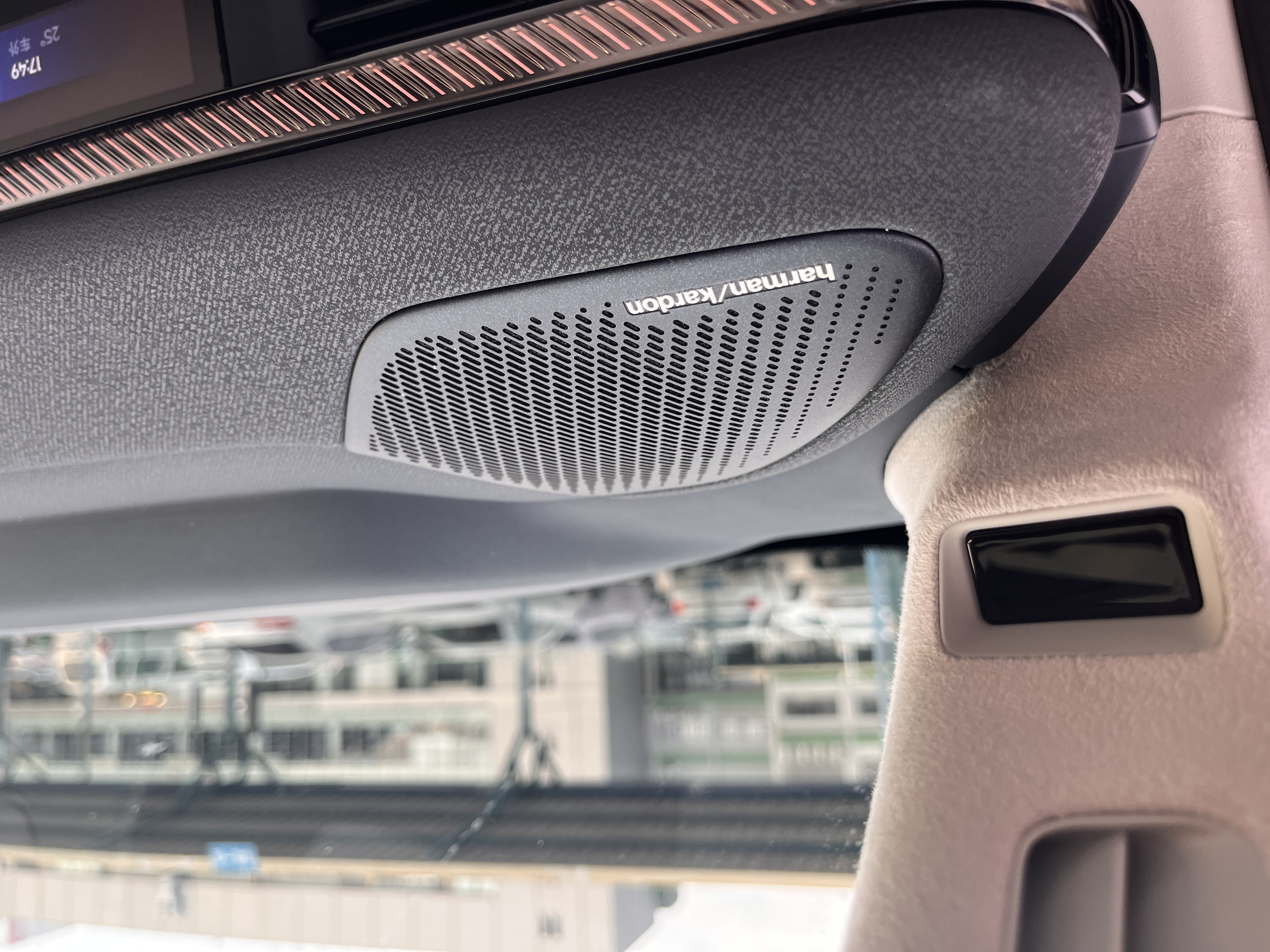 Lynk & Co 900 2025 car image #14