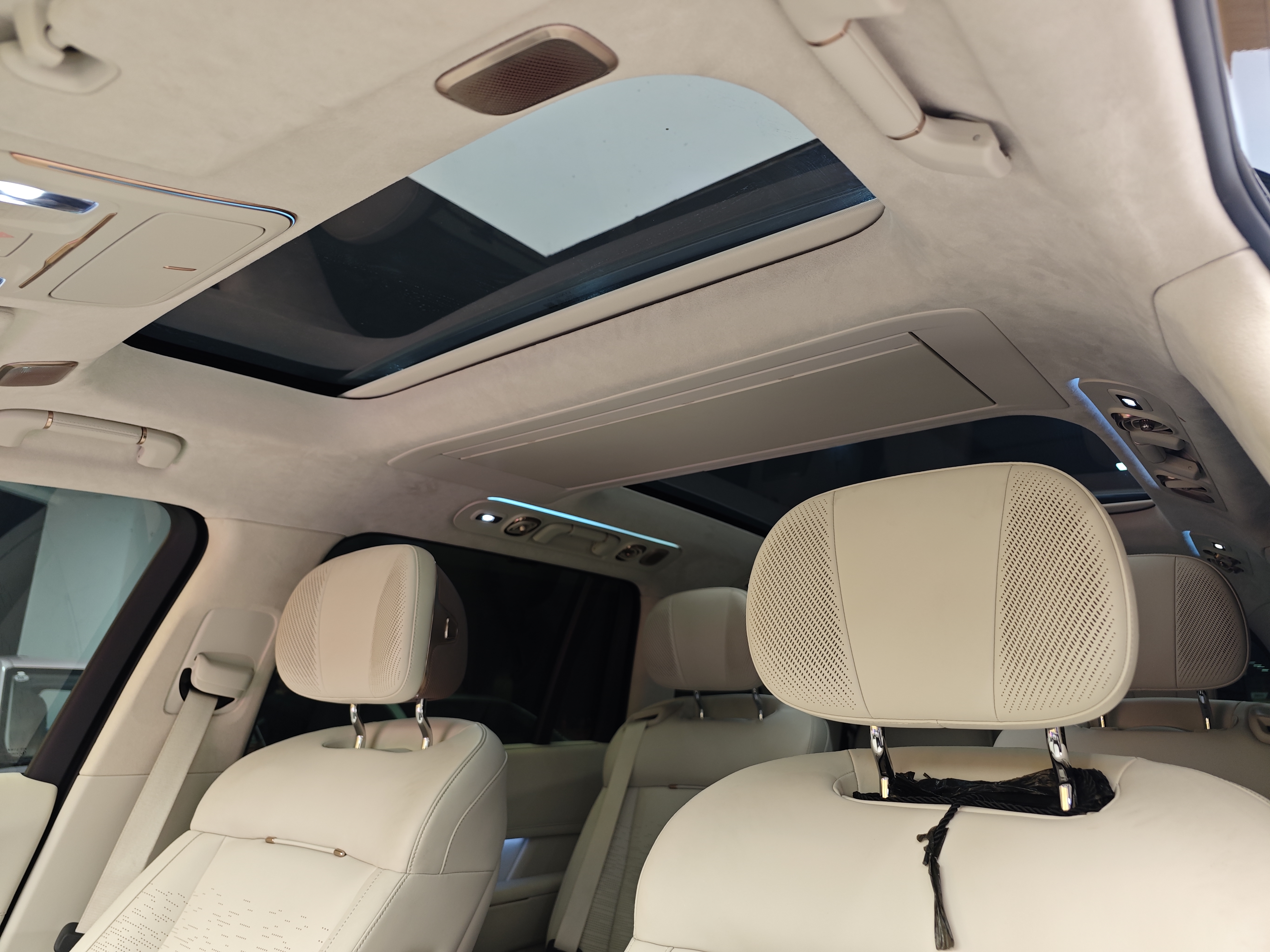Lynk & Co 900 2025 car image #14