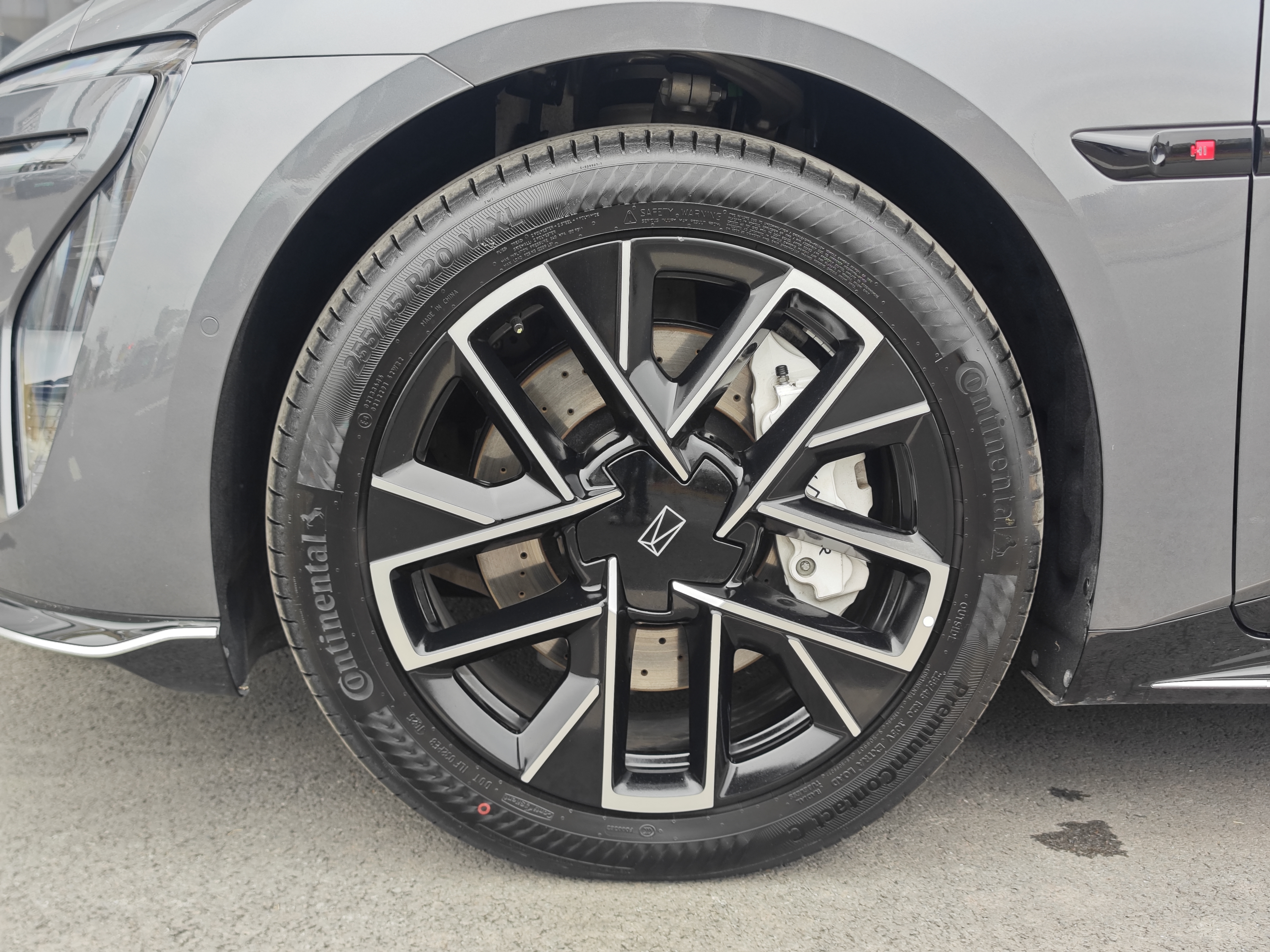 Avatr 06 2025 car image #14