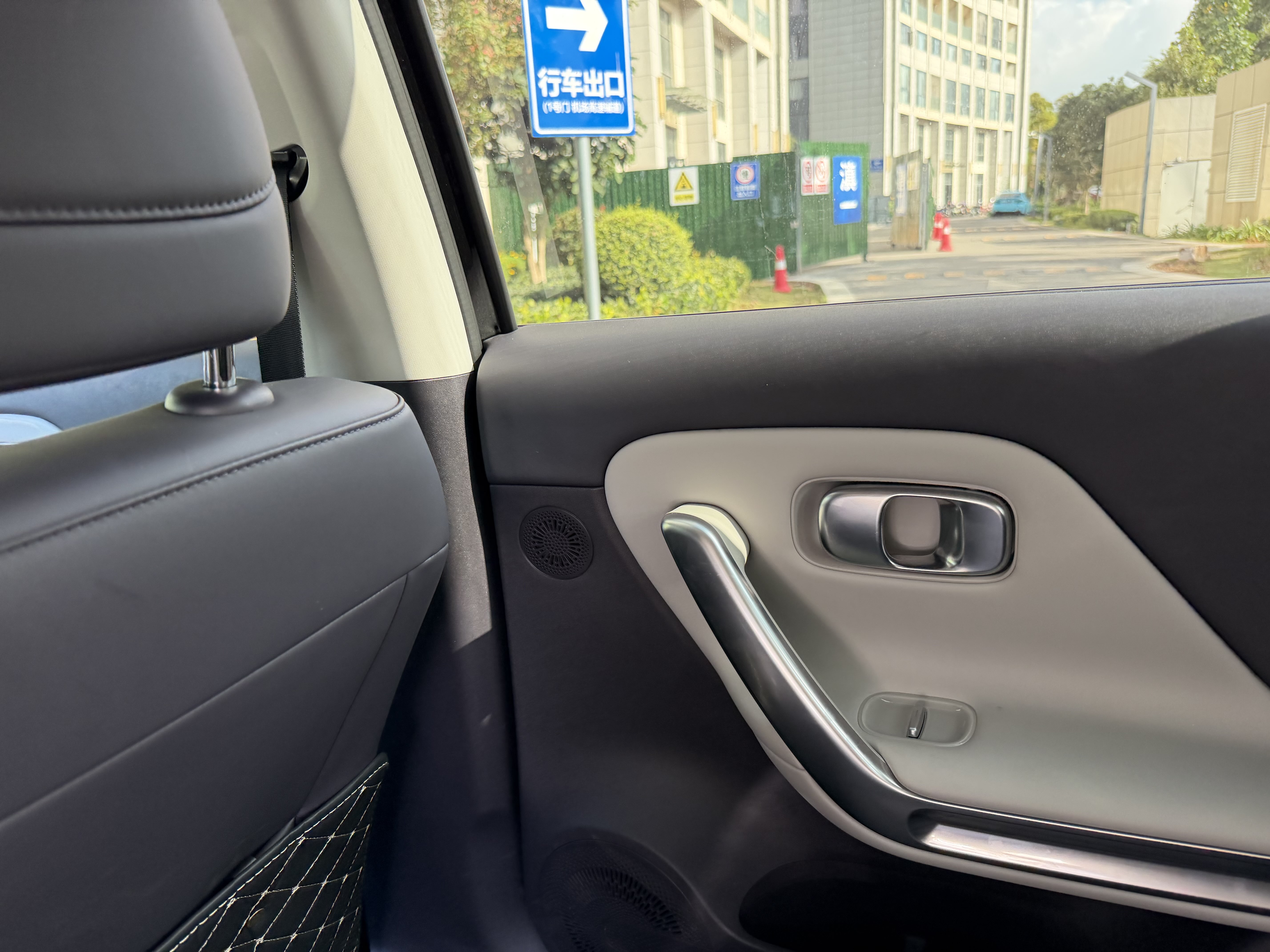 零跑汽车 零跑B01 2025 汽车图片 #14