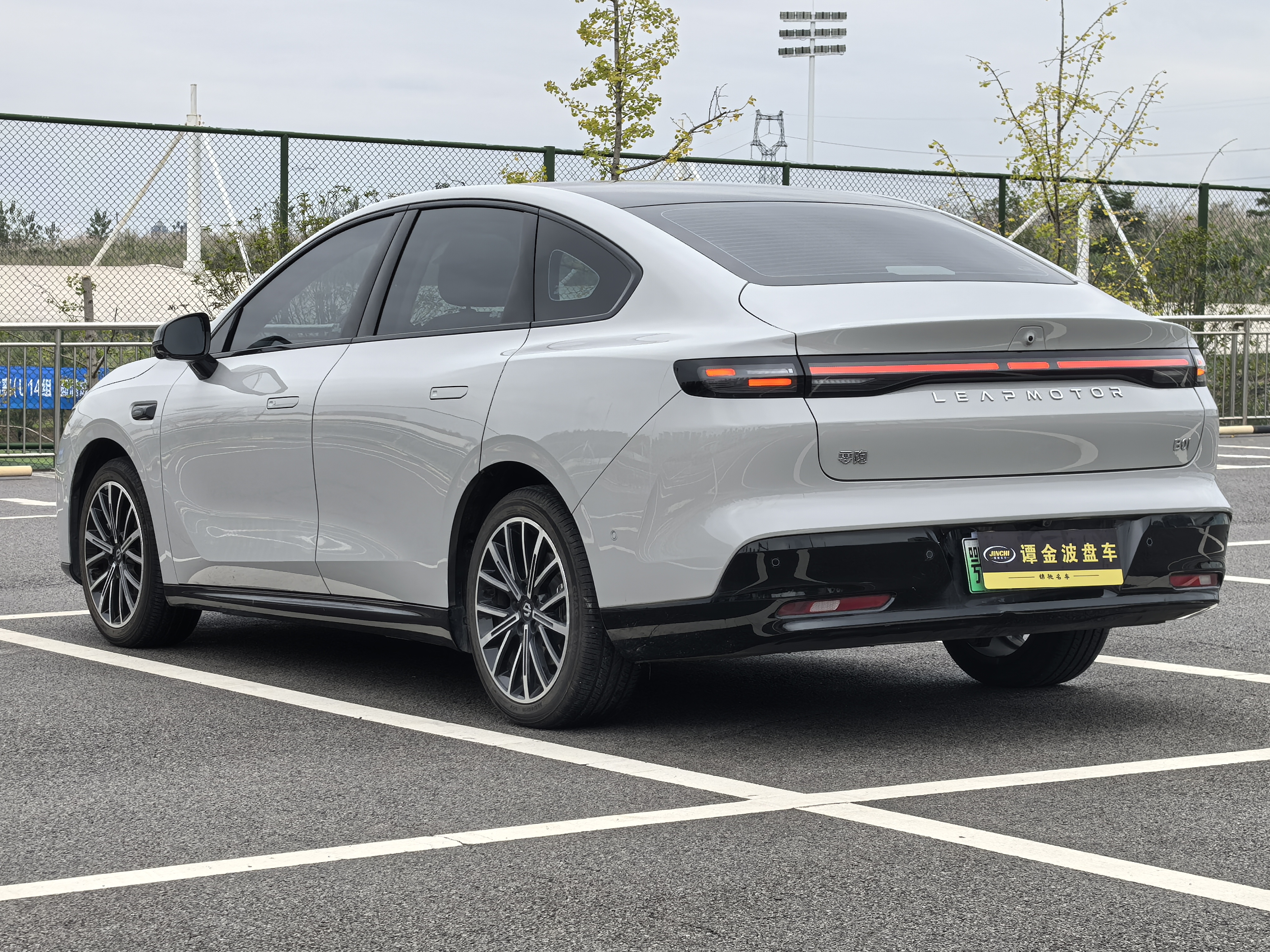 零跑汽车 零跑B01 2025 汽车图片 #14