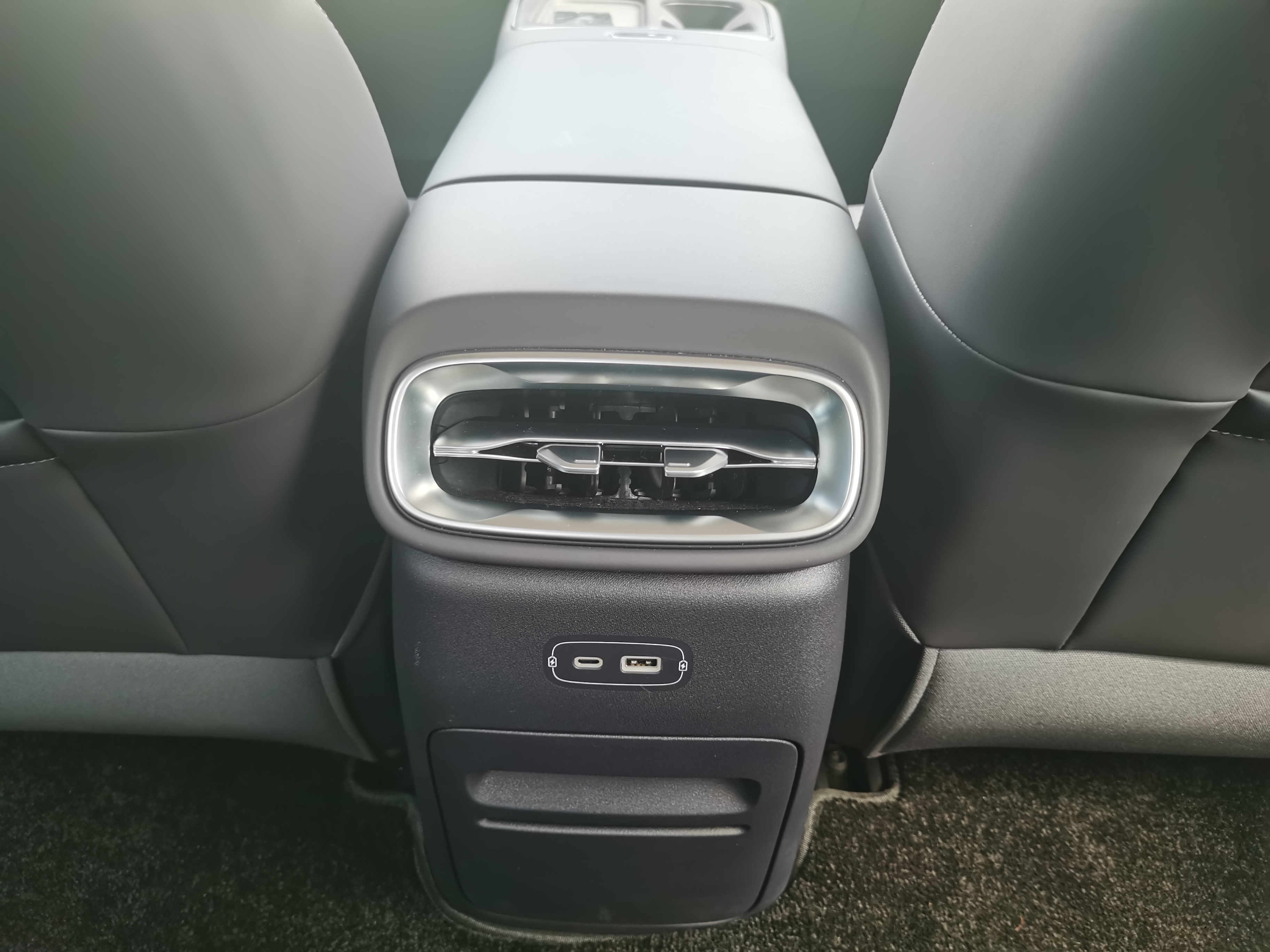 零跑汽车 零跑B01 2025 汽车图片 #14