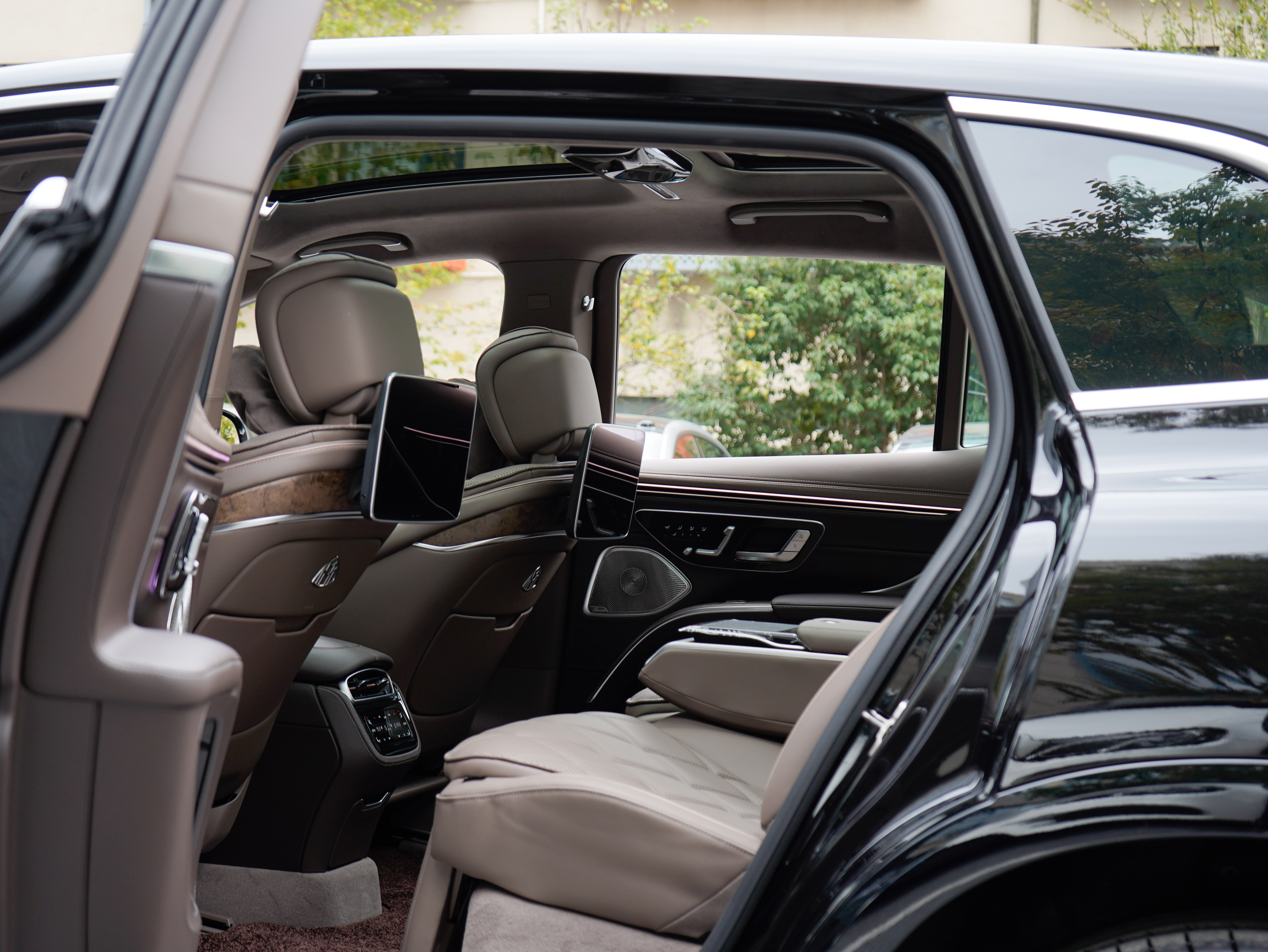 Mercedes-Benz MaybachEQS SUV 2025 car image #14