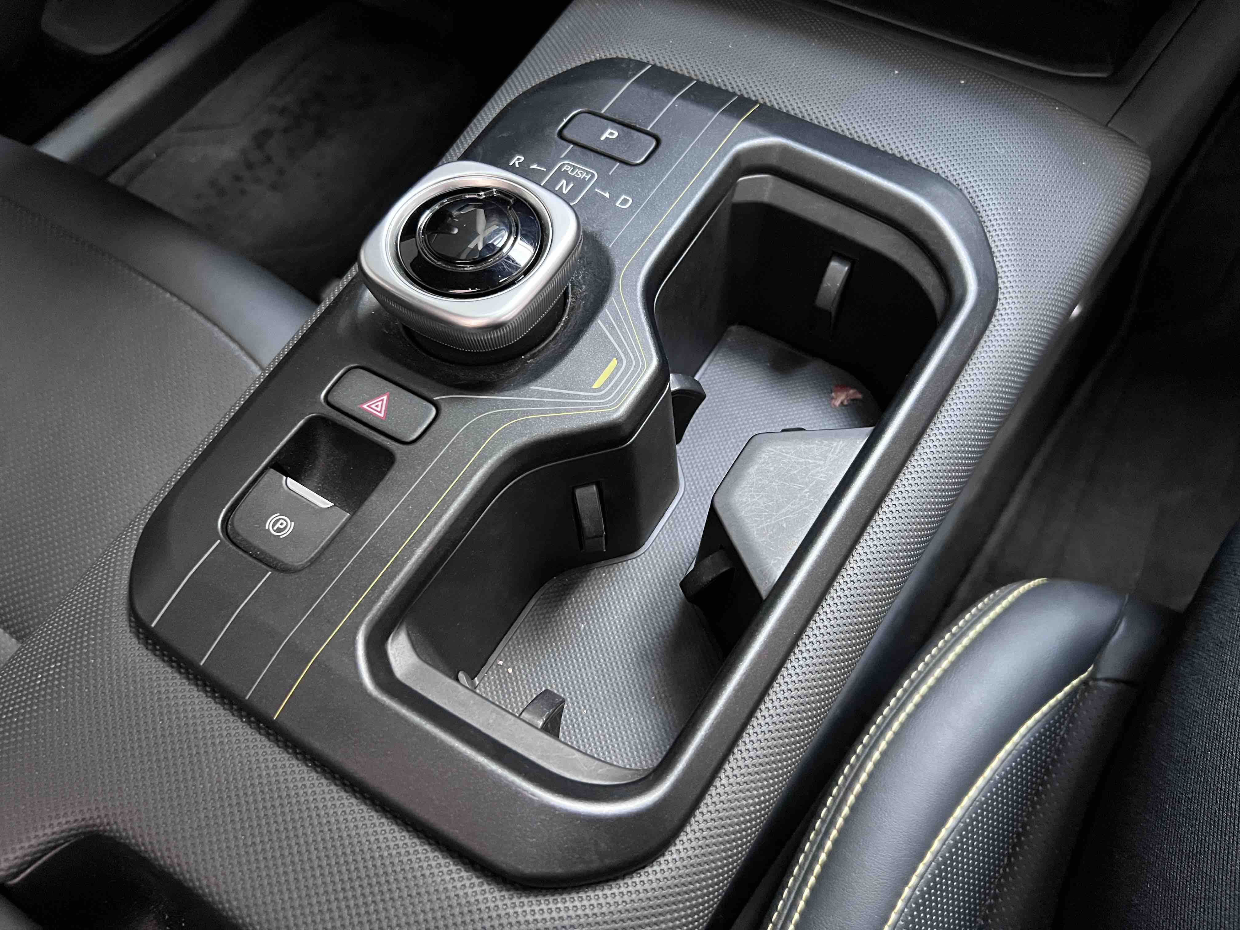 Toyota bZ5 2025 immagine di auto #14