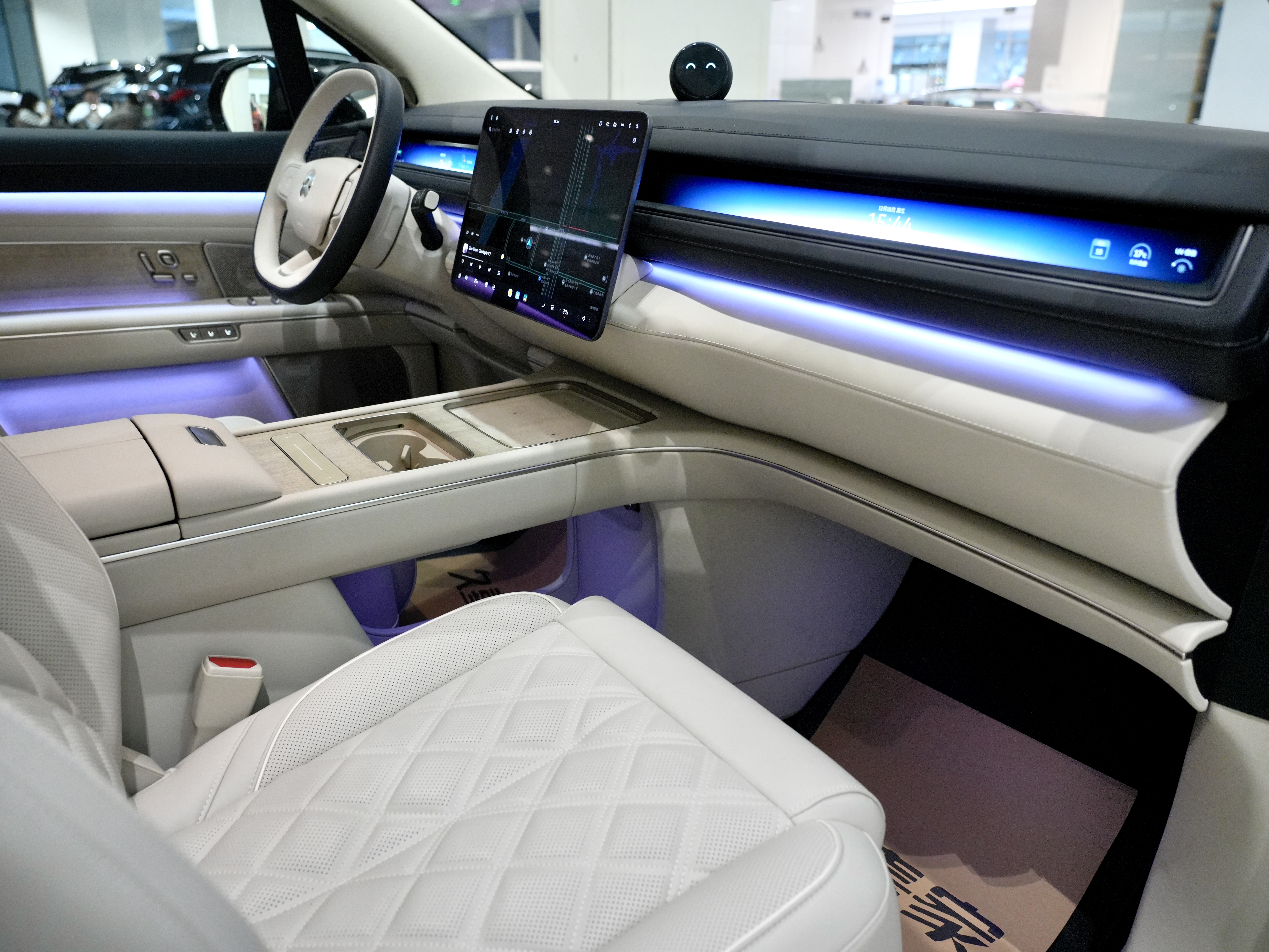 NIO ES8 2025 #14 NIO ES8 2025 car image #14