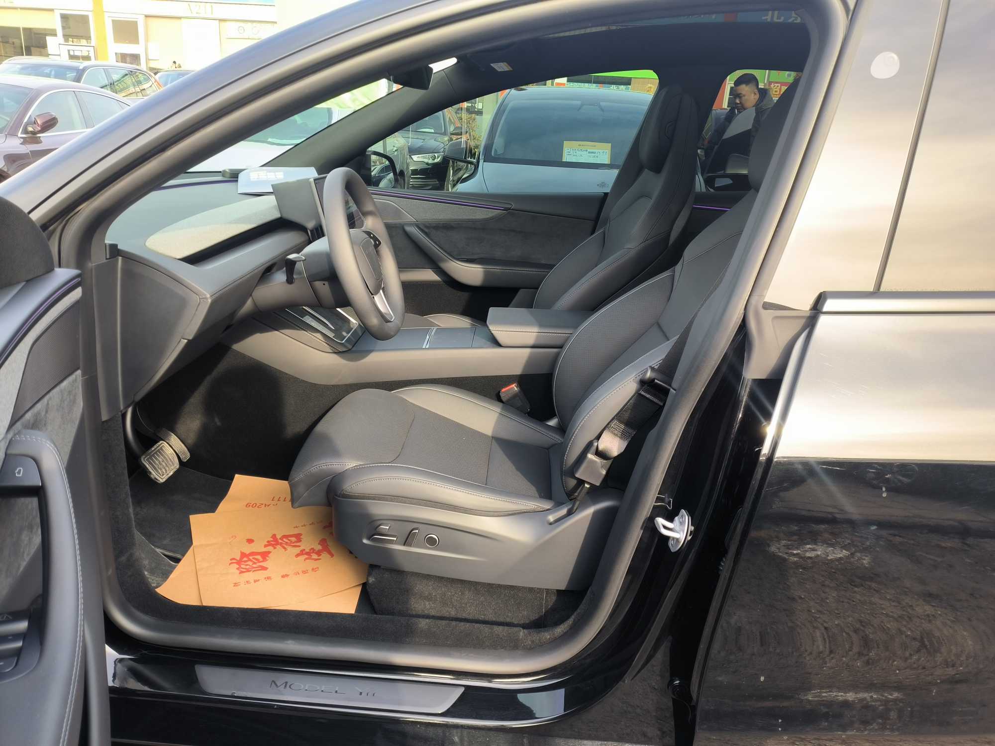 Tesla Model Y L 2025 изображение автомобиля #14