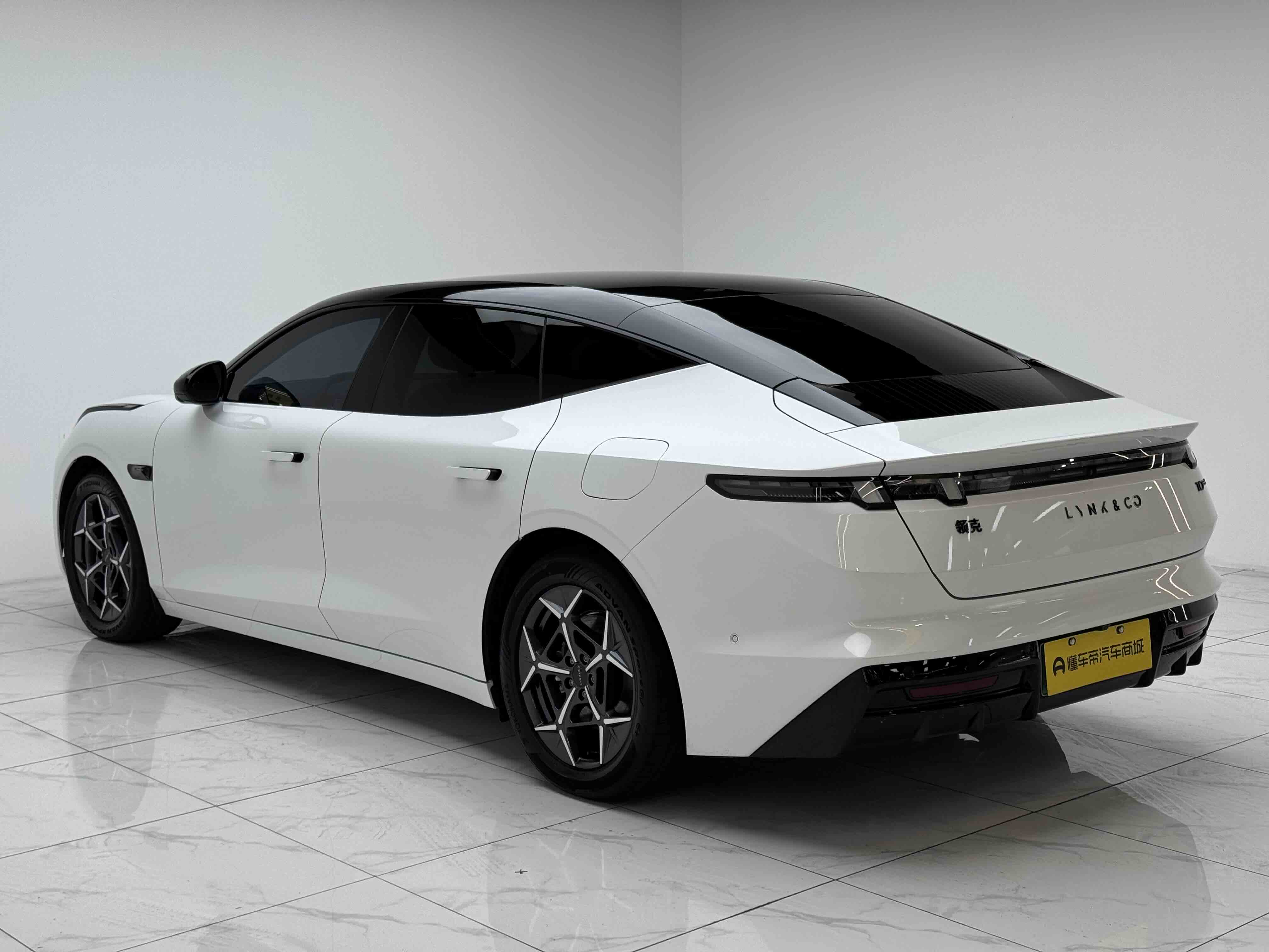 Lynk & Co 10 EM-P 2025 #14 Lynk & Co 10 EM-P 2025 car image #14