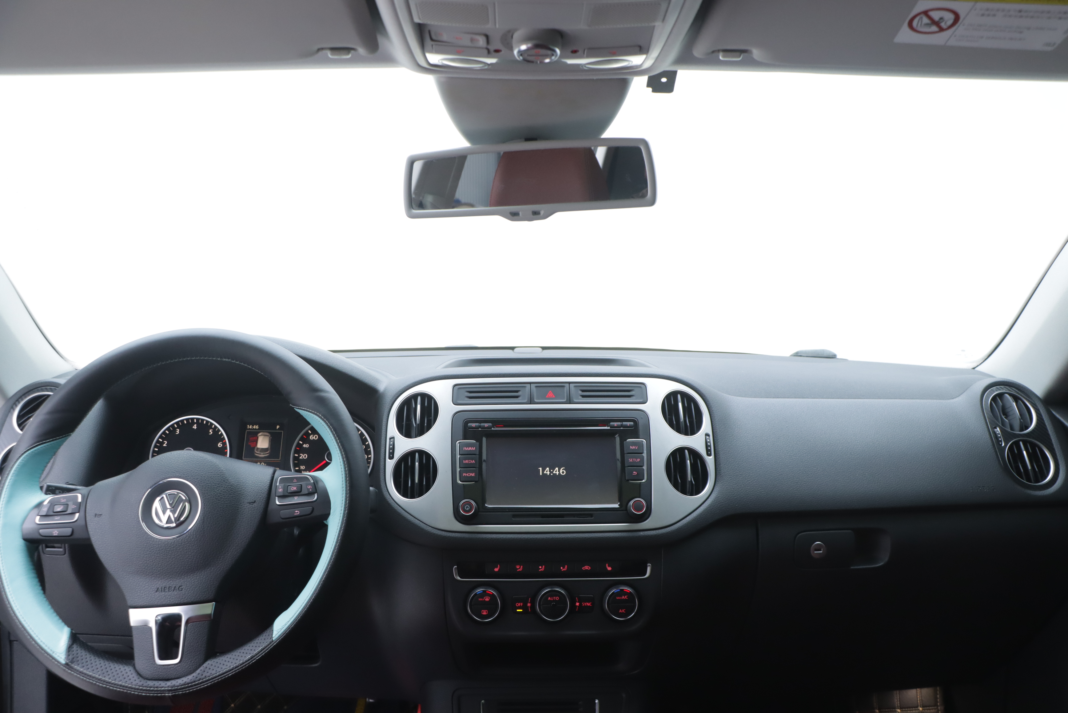 Volkswagen Tiguan 2015 car image #14