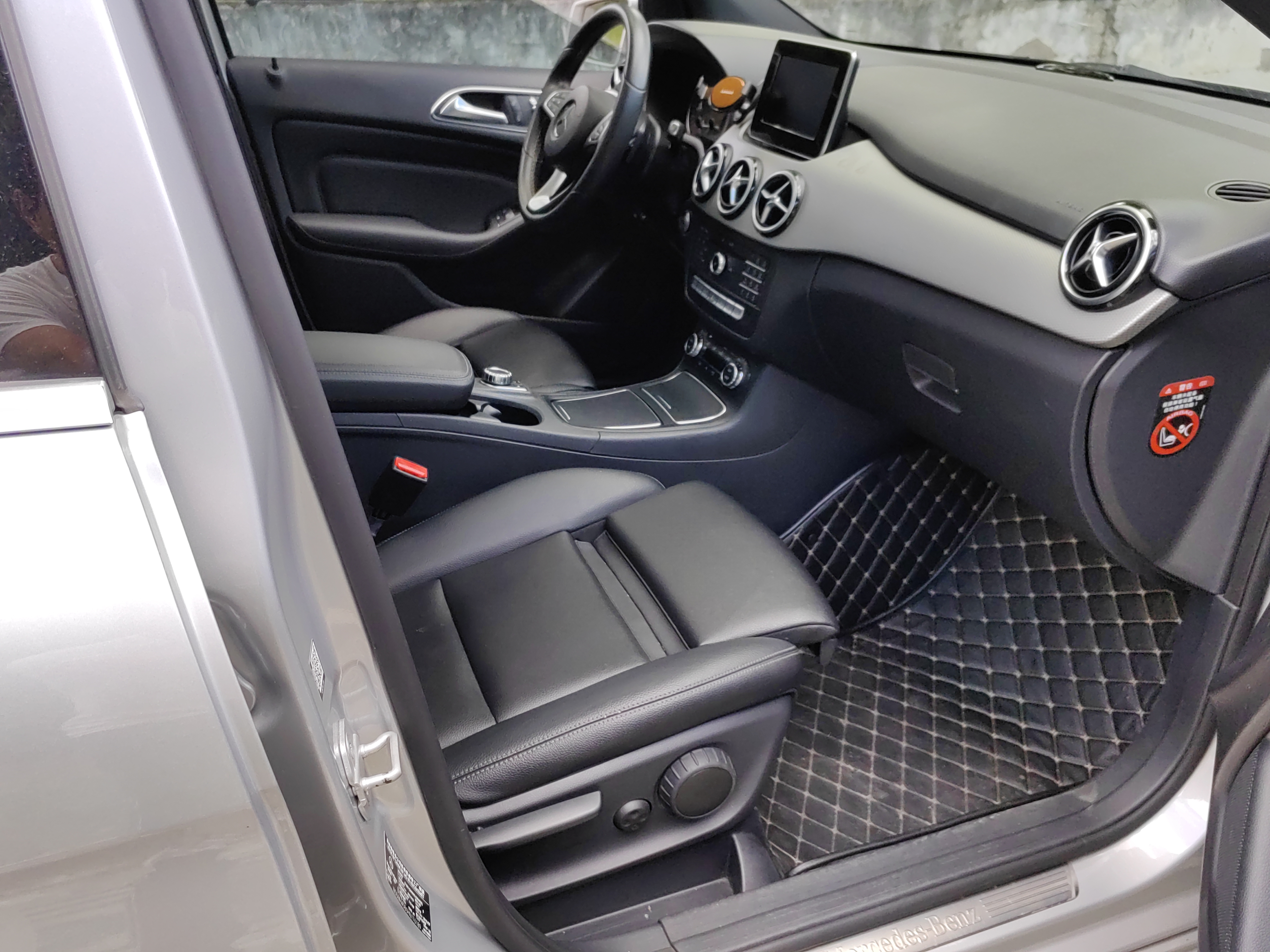 Mercedes-Benz B Class 2016 car image #14