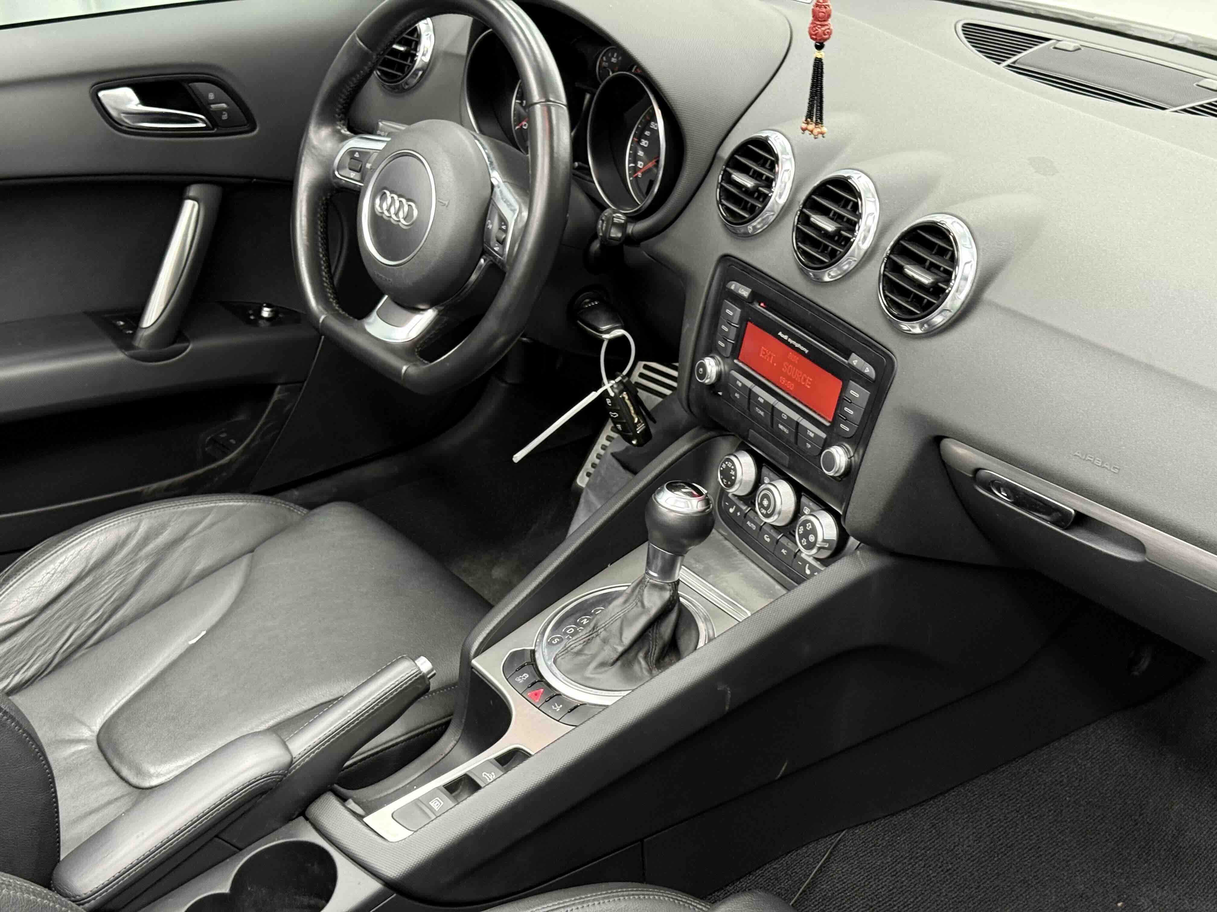 Audi TT 2011 #14 Audi TT 2011 car image #14