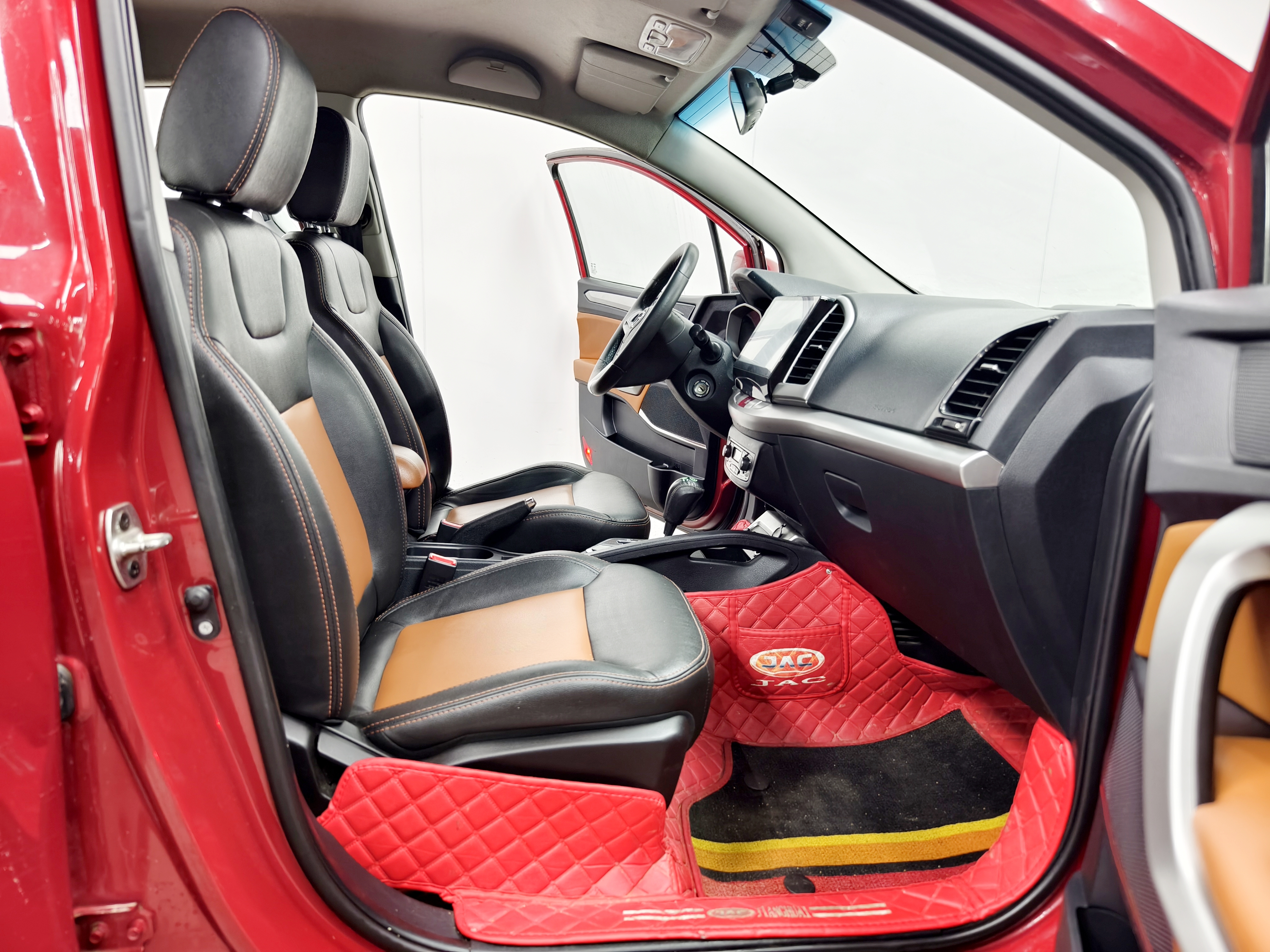 JAC 2015 #14 JAC 2015 car image #14