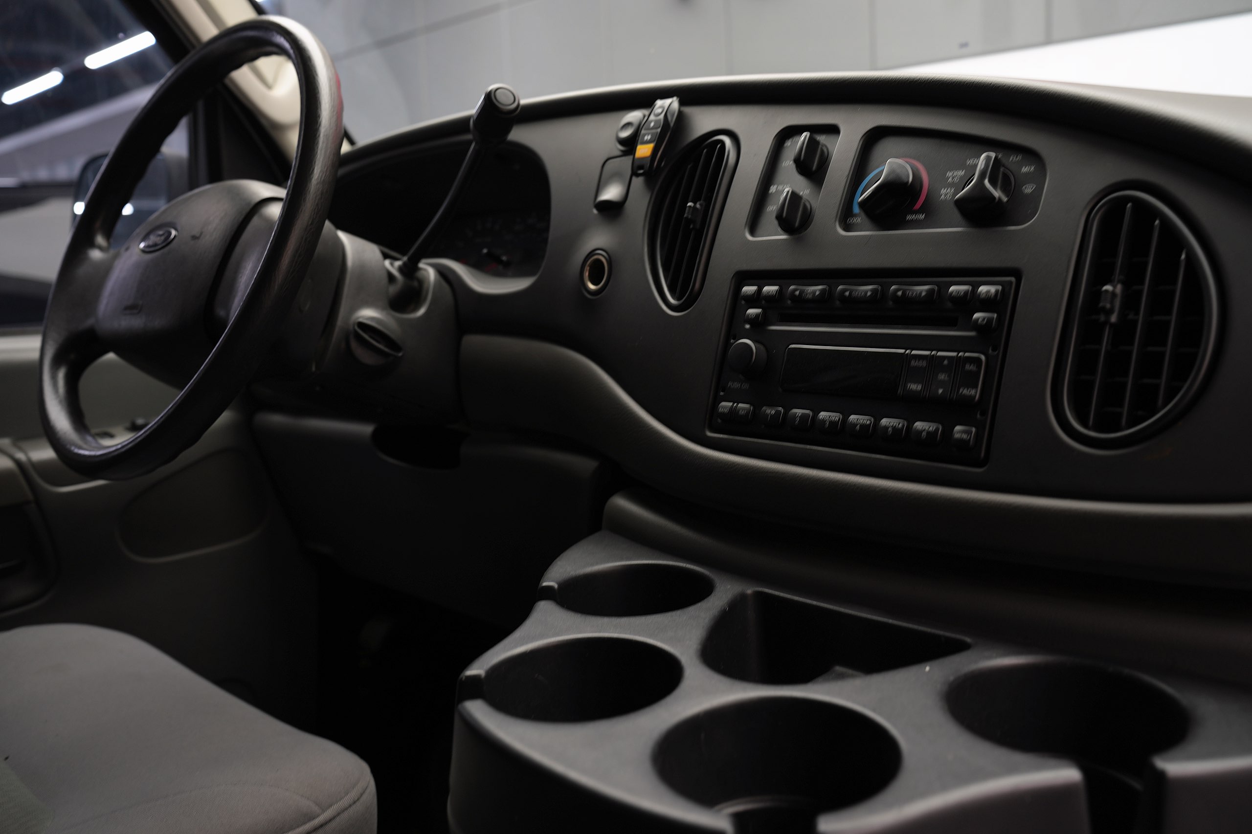 Ford E350 2012 car image #14