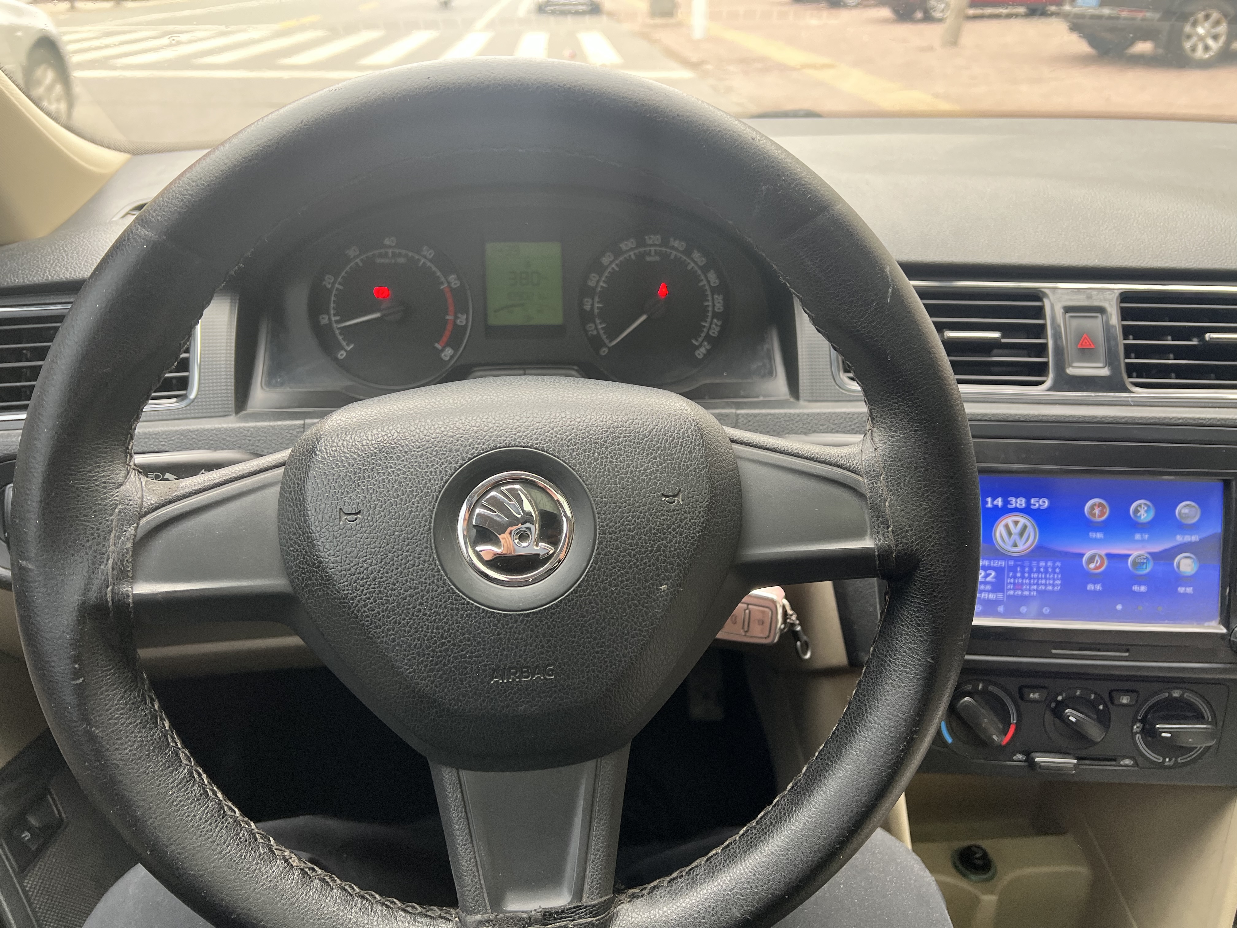 Skoda Rapid 2015 immagine di auto #14
