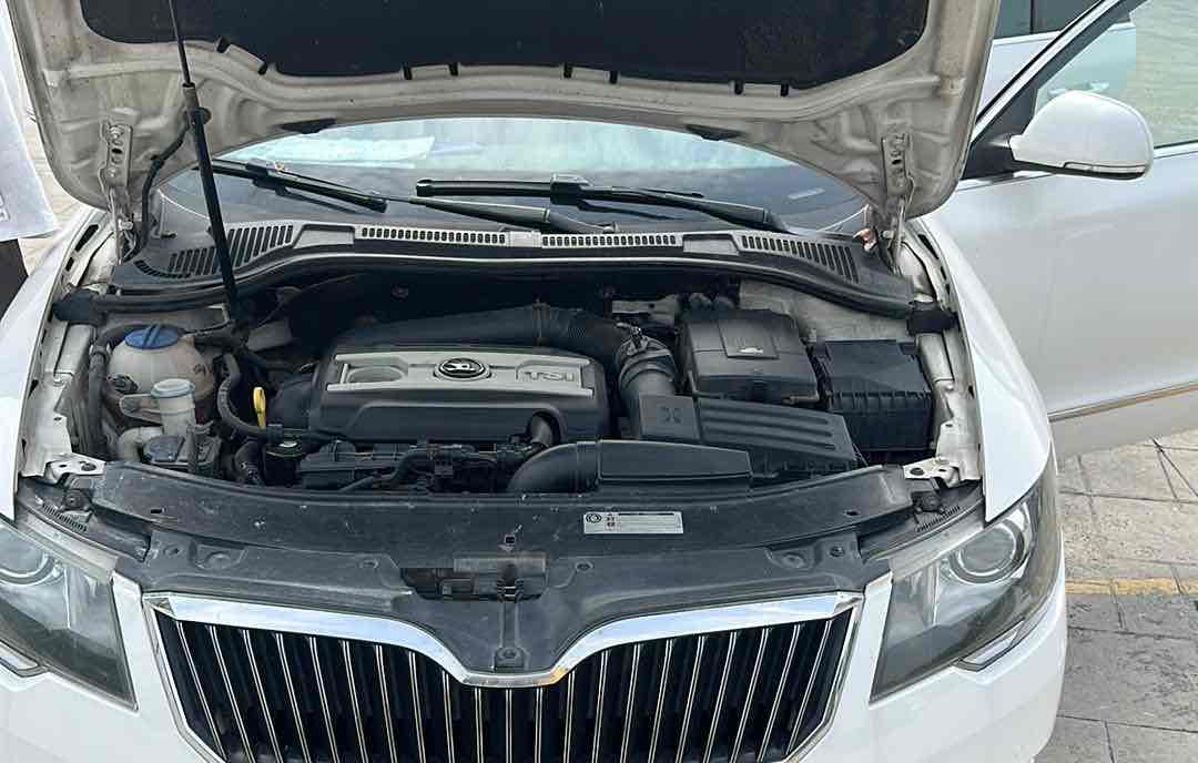 Skoda Superb Combi 2014 car image #14