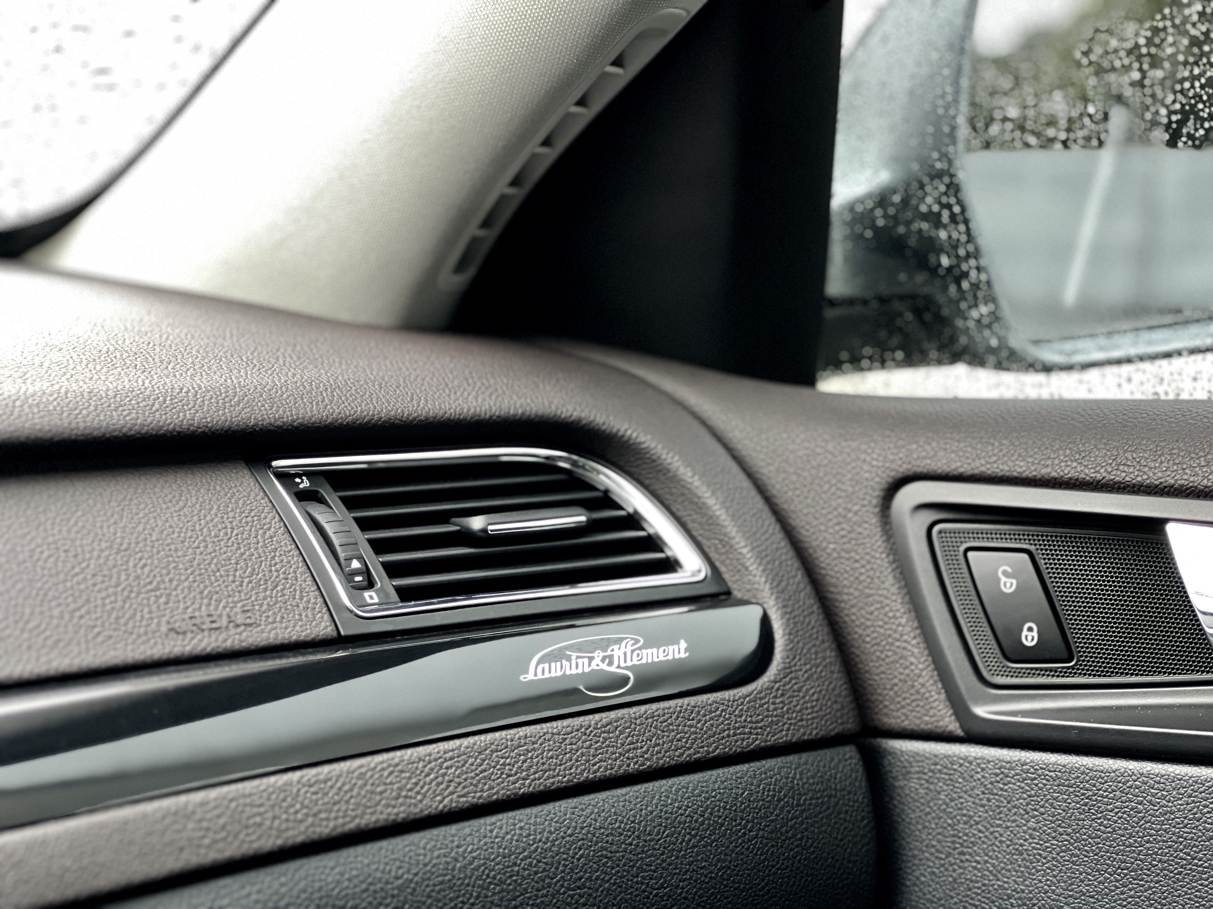 Skoda Superb Combi 2015 car image #14