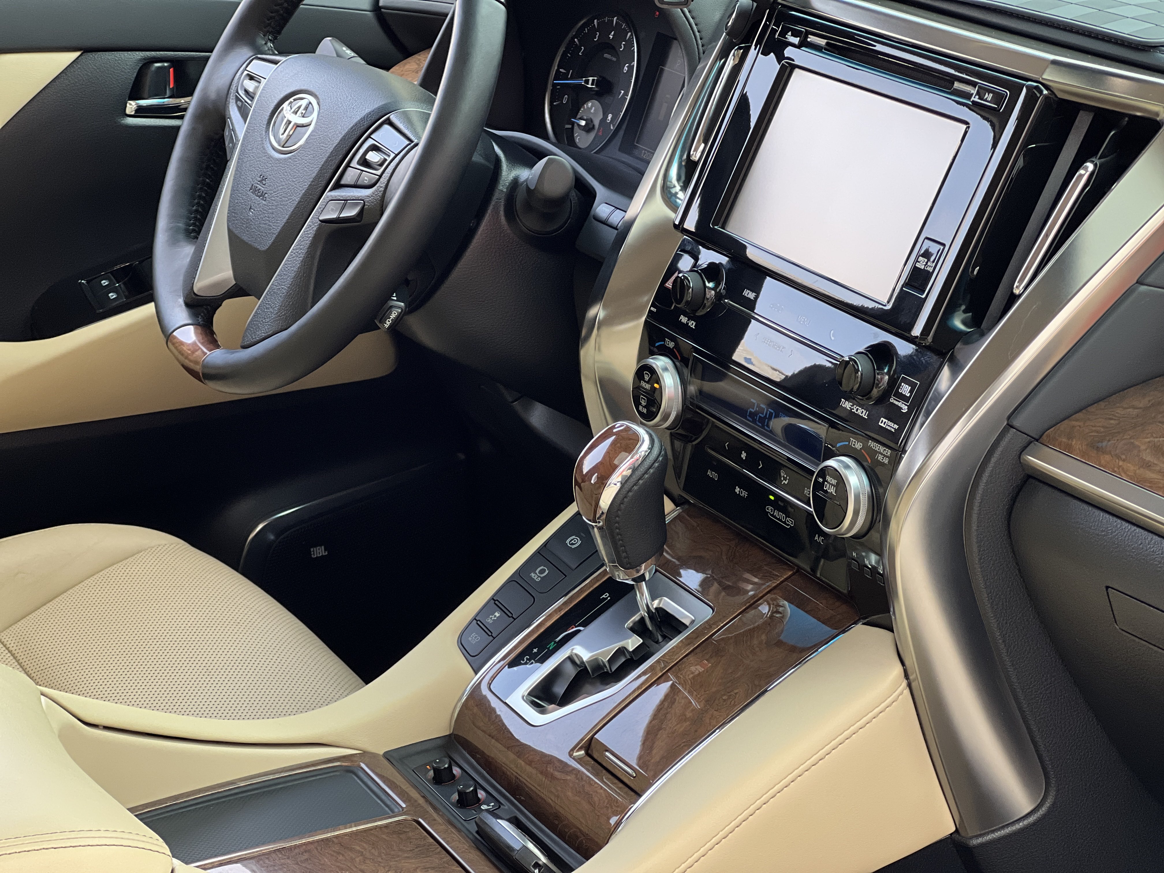 Toyota Alphard 2017 car image #14