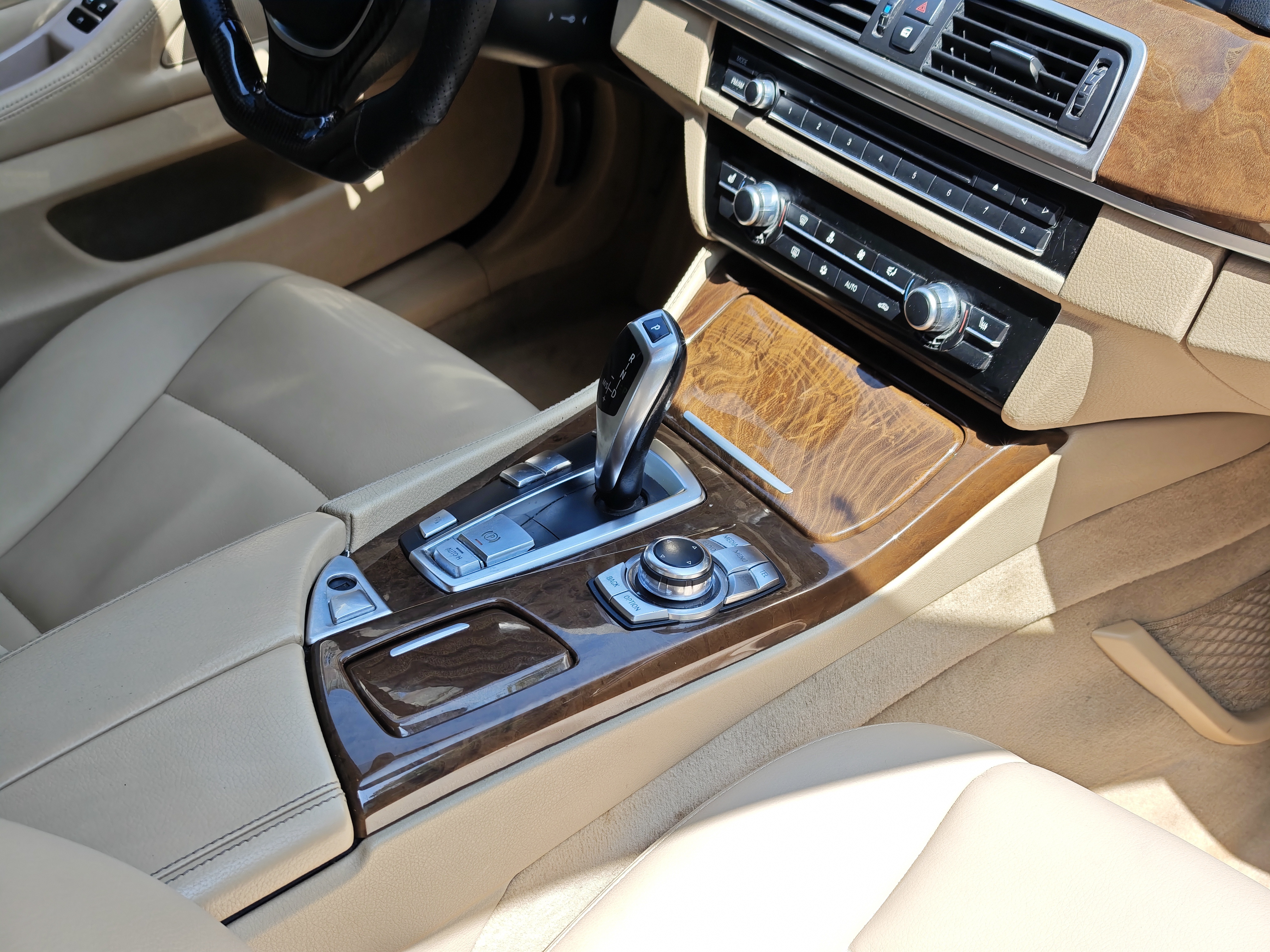 BMW 5 Series 2011 #14 BMW 5 Series 2011 car image #14