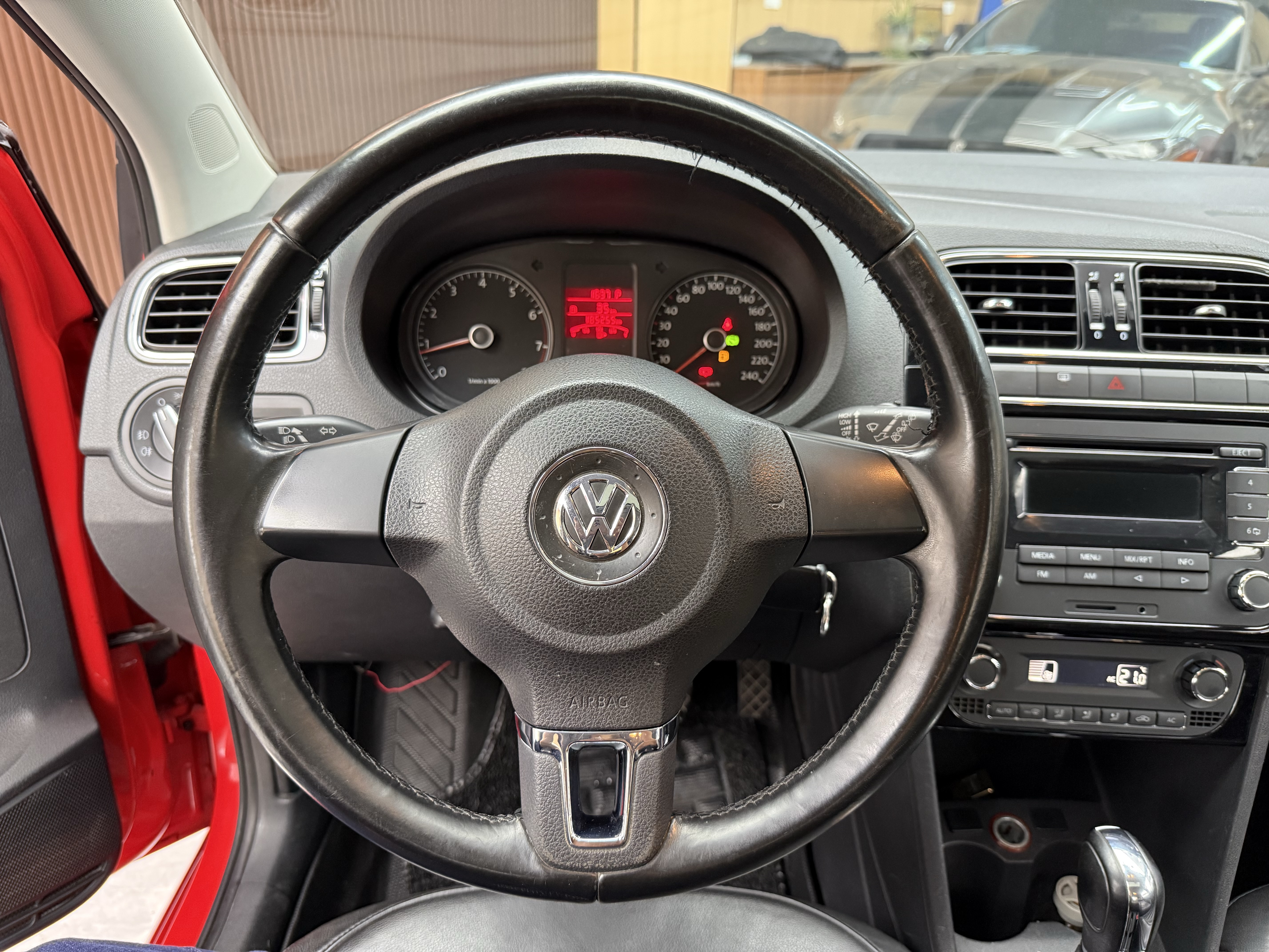 Volkswagen Polo 2011 #14 Volkswagen Polo 2011 car image #14