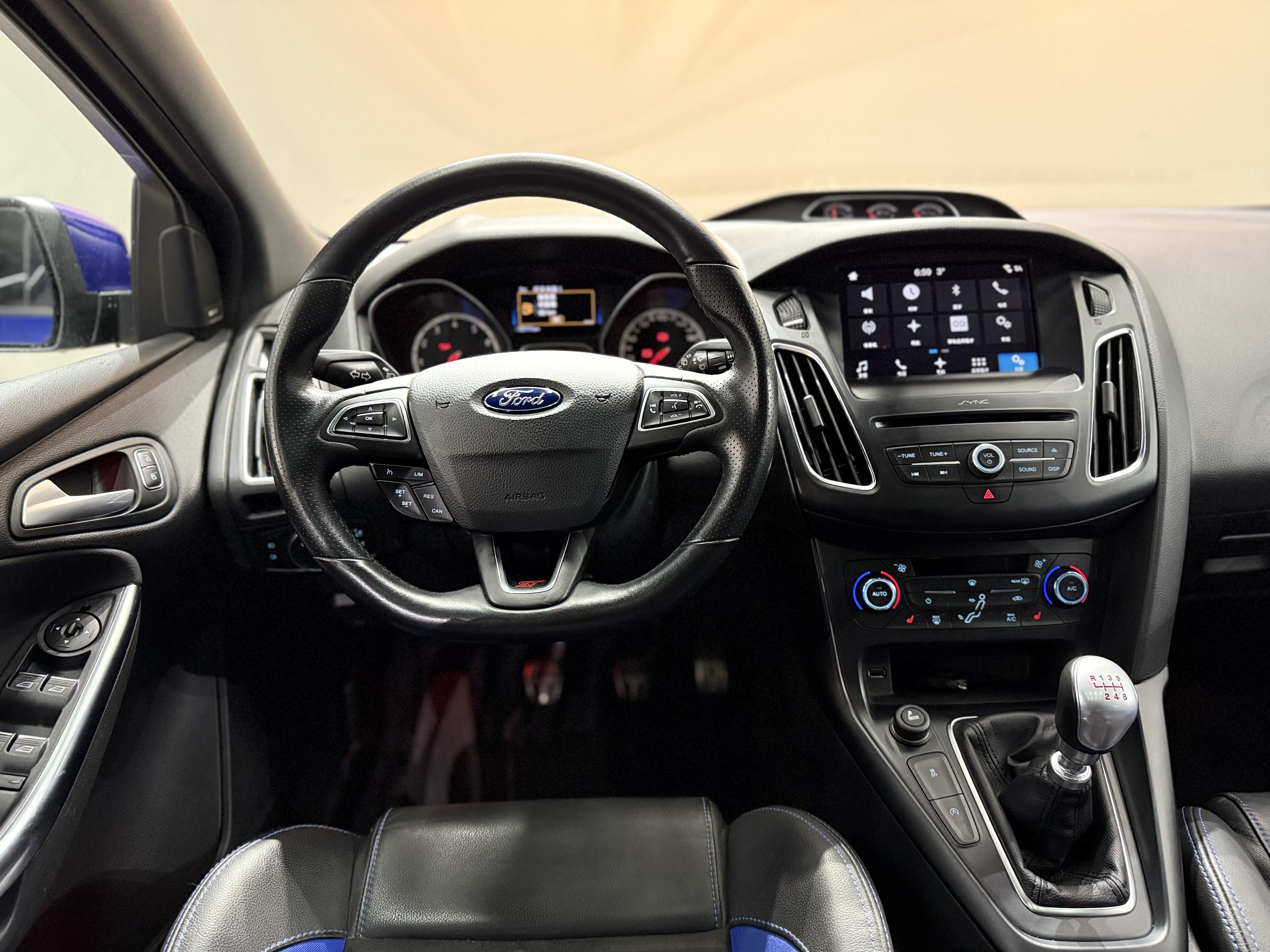 Ford Focus (Imported) 2017 car image #14