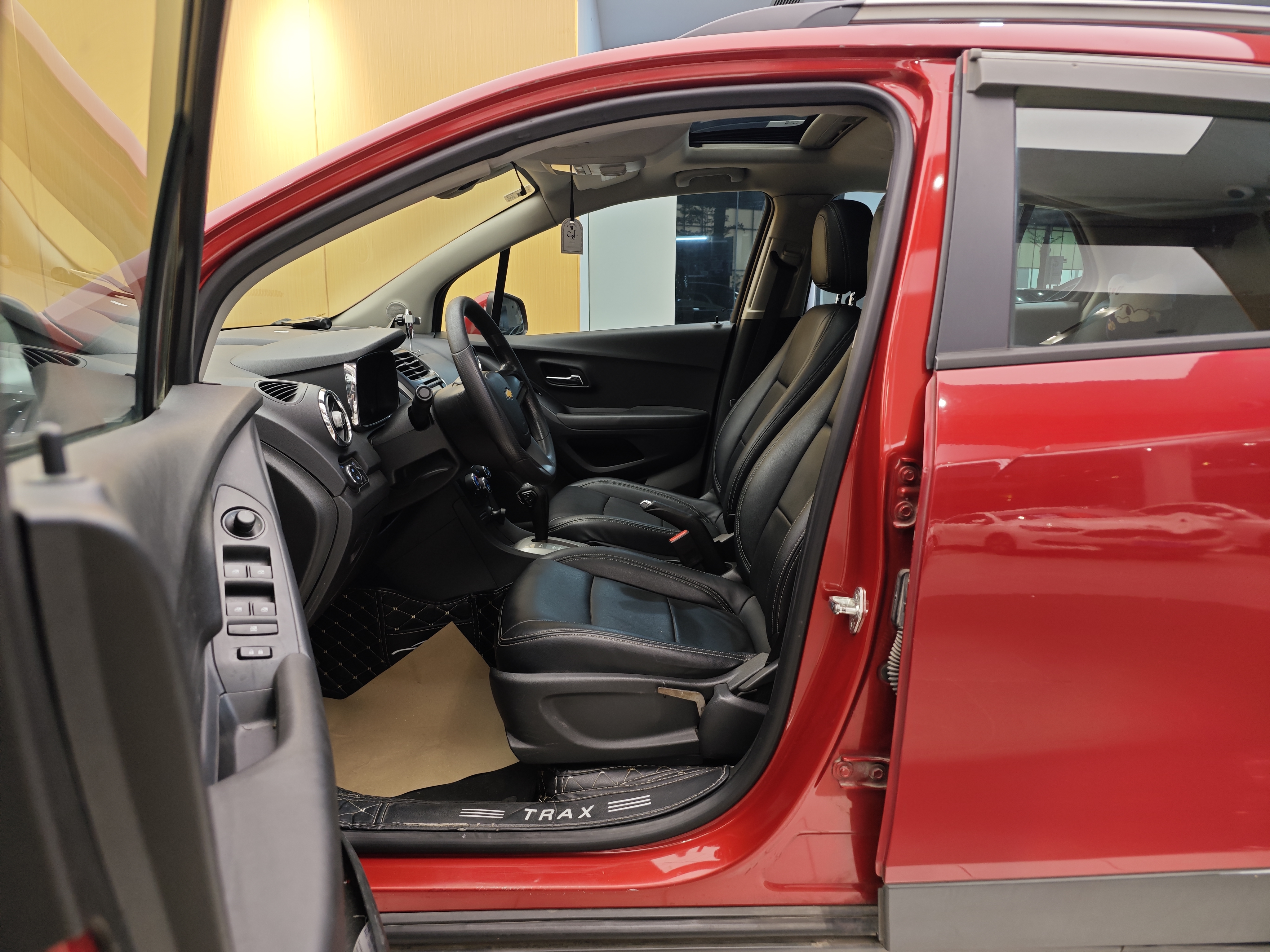 Chevrolet Tracker 2015 صورة سيارة #14