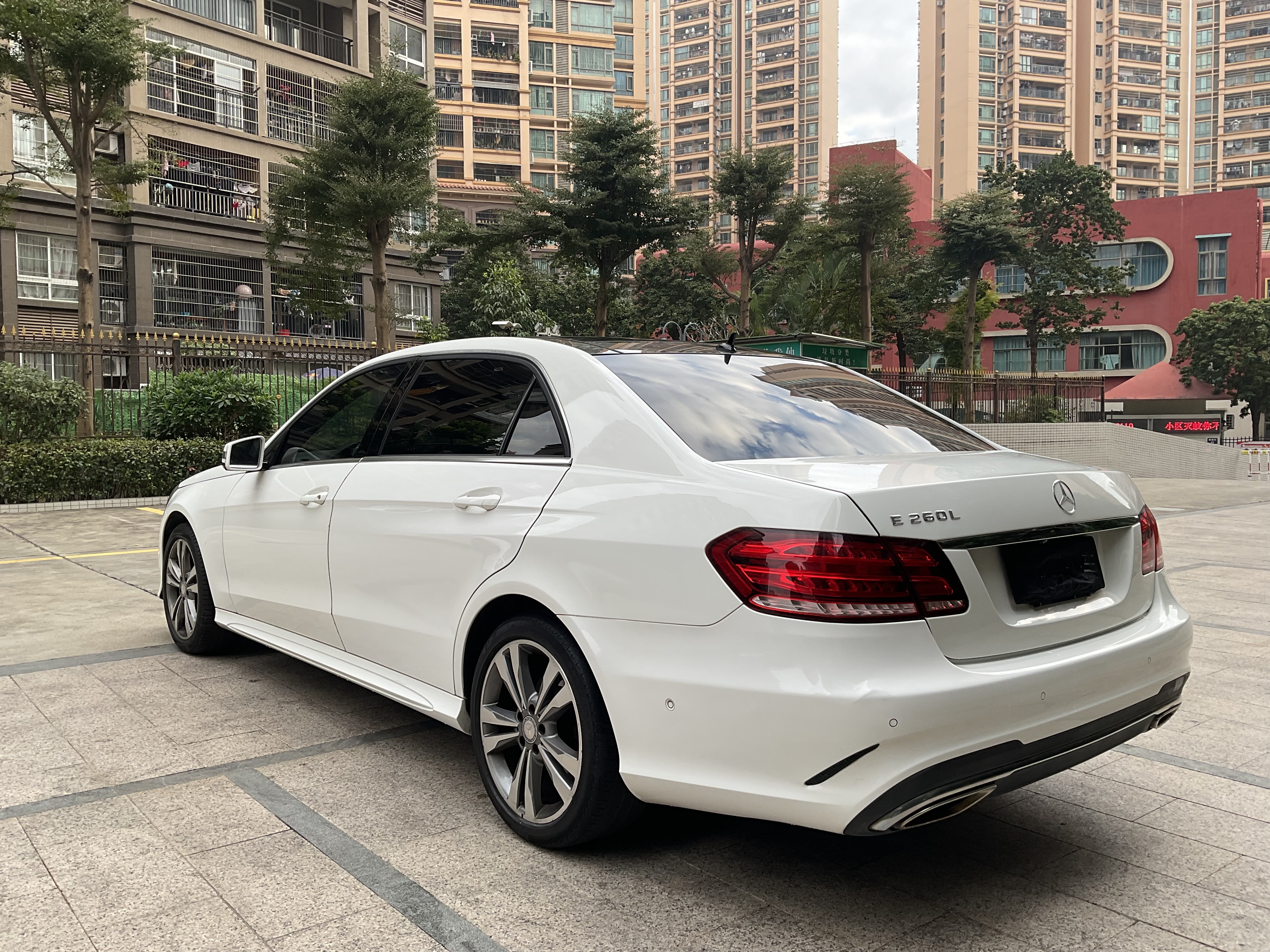 Mercedes-Benz E Class 2015 car image #14