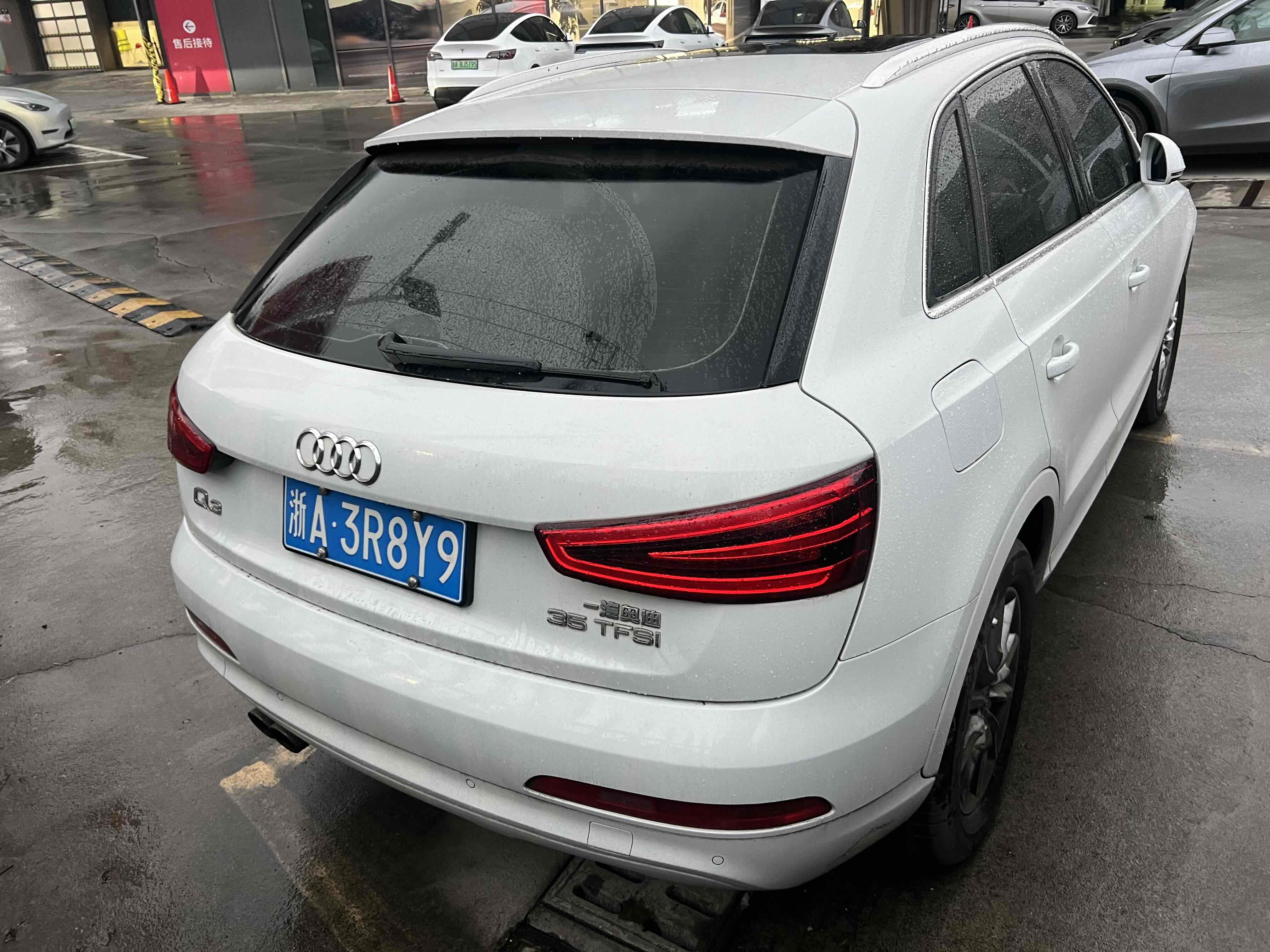 Audi Q3 2016 car image #14