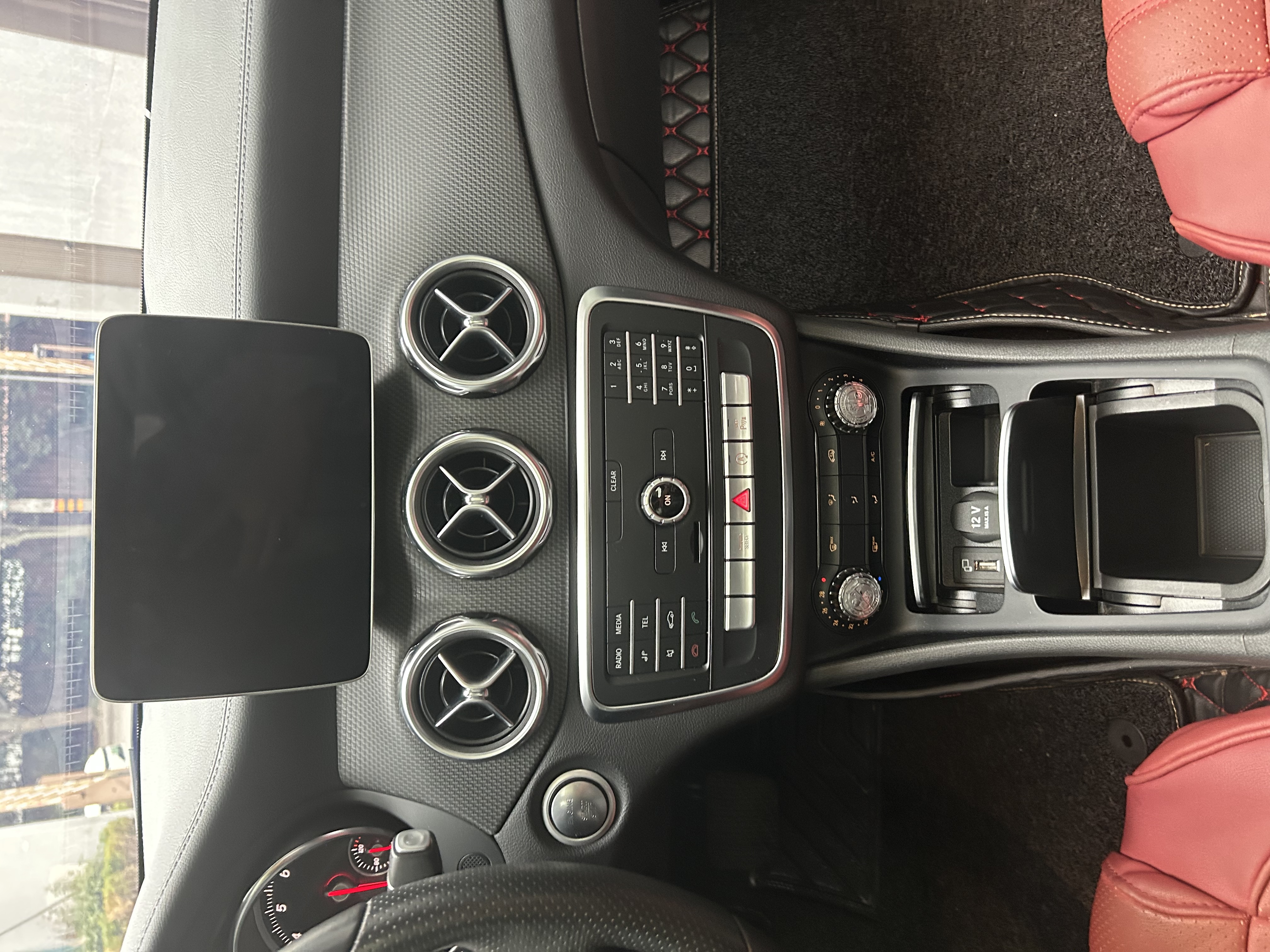 Mercedes-Benz GLA Class 2018 car image #14