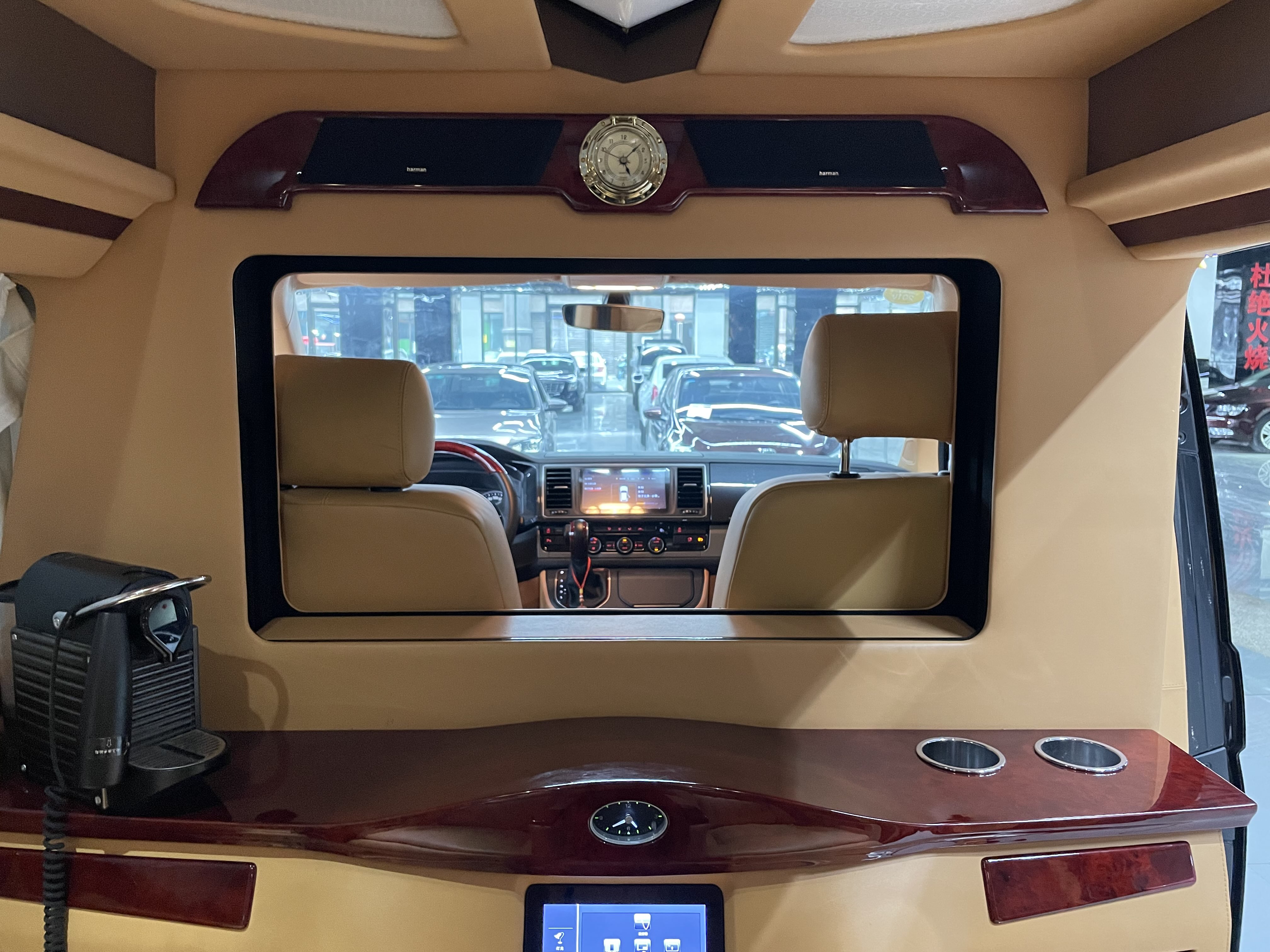 Volkswagen Caravelle 2018 immagine di auto #14