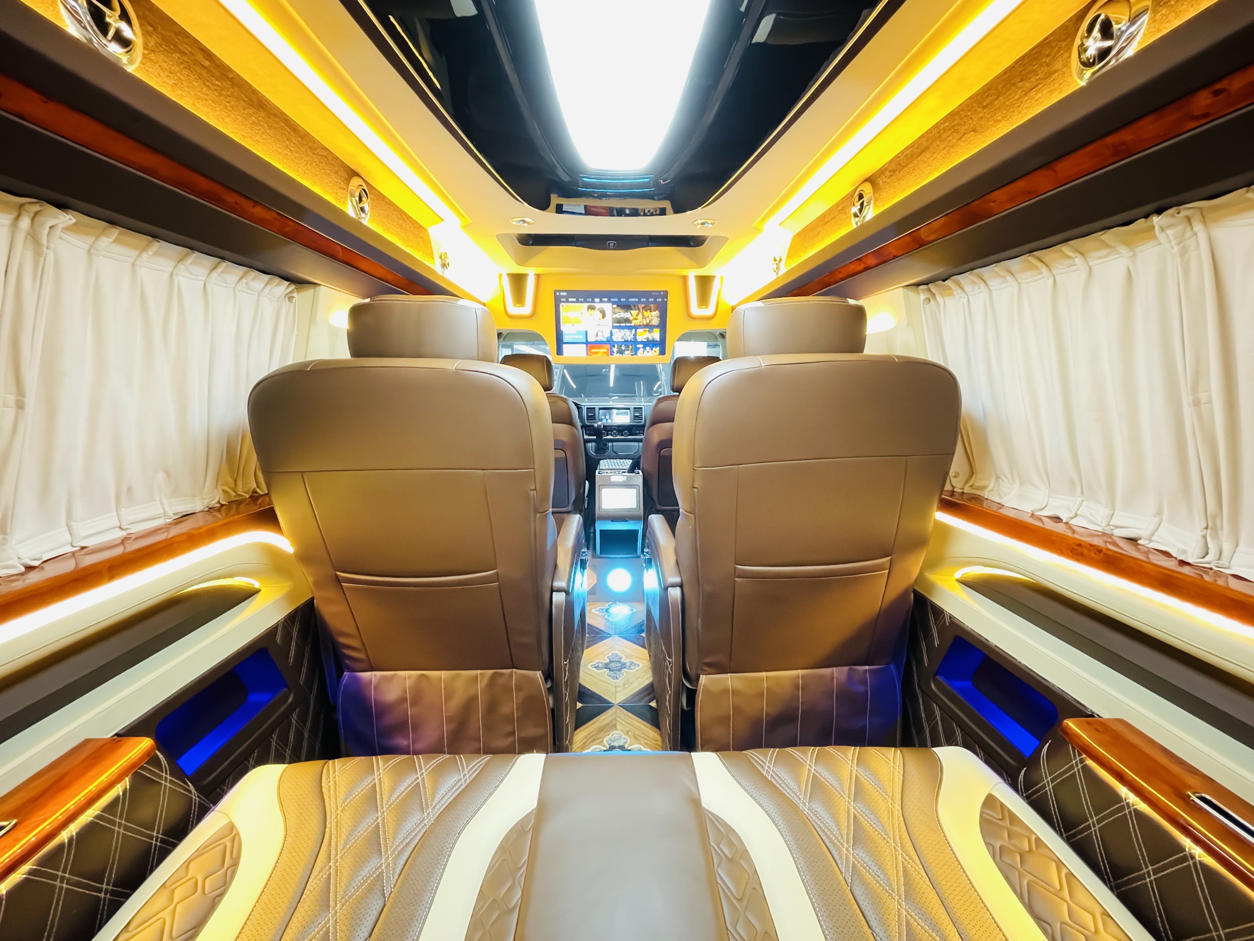 Volkswagen Caravelle 2019 car image #14