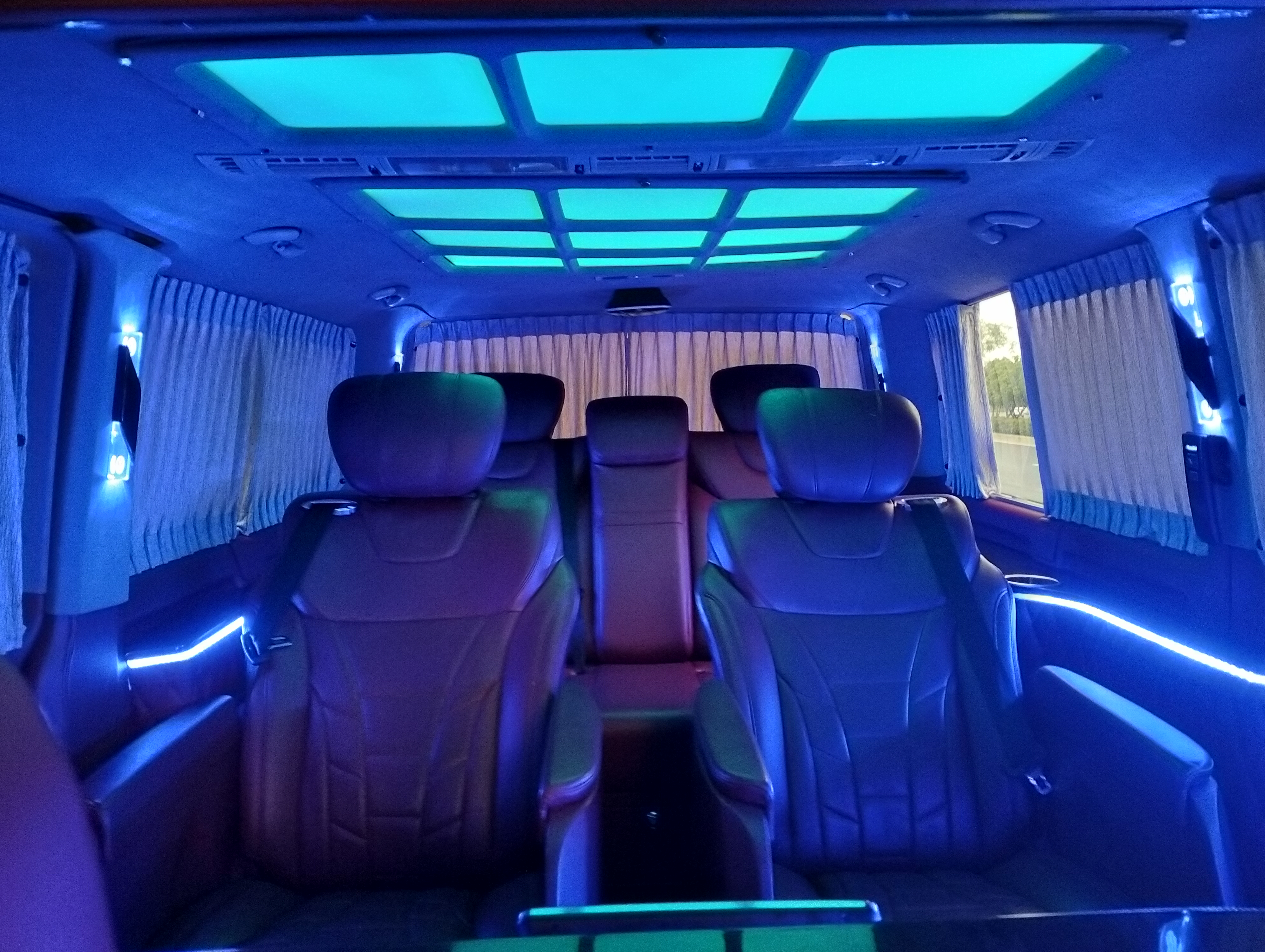 Volkswagen Caravelle 2018 car image #14