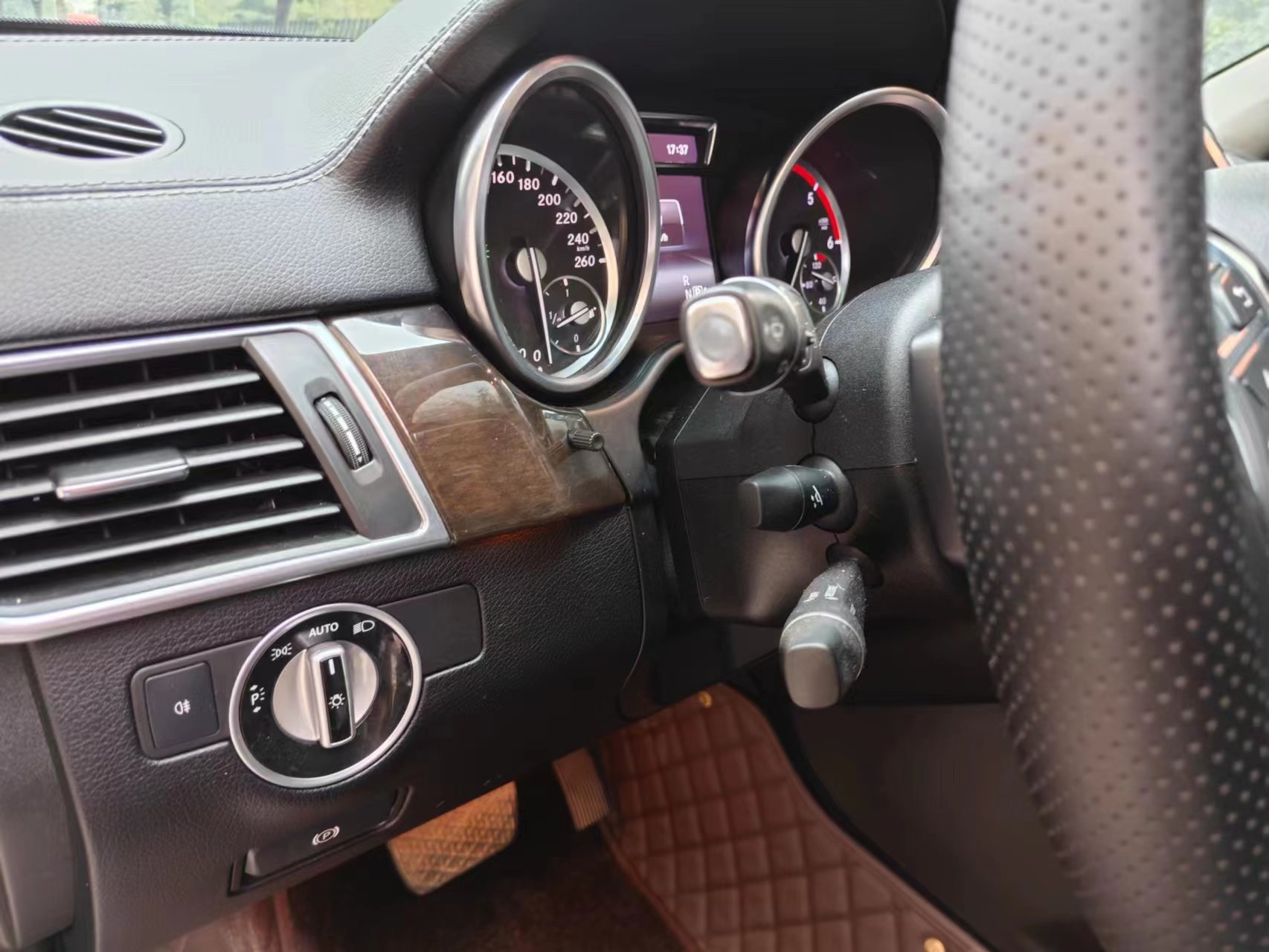 Mercedes-Benz GL Class 2016 immagine di auto #14