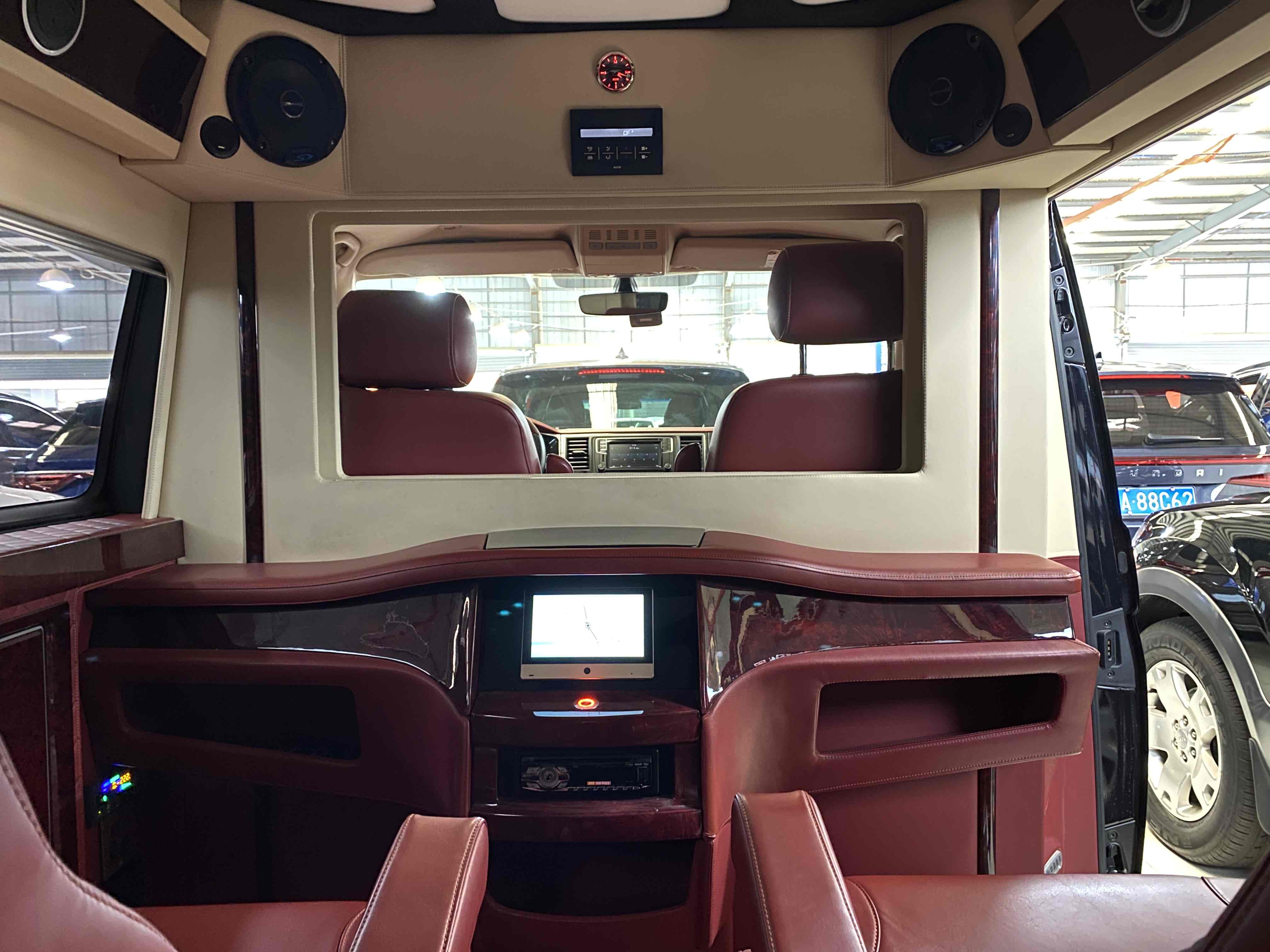 Volkswagen Caravelle 2019 car image #14