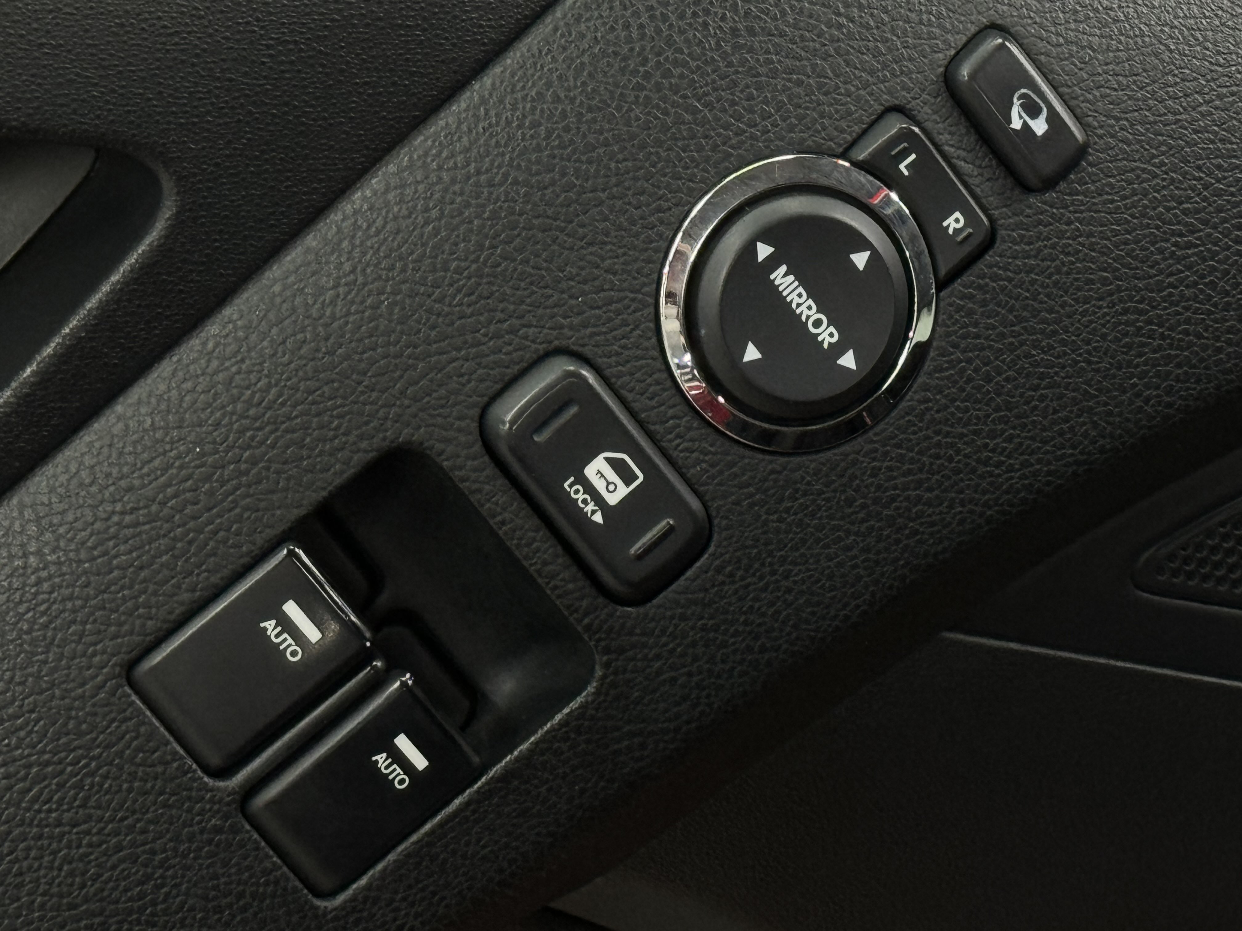 Hyundai Rohens 2009 car image #14