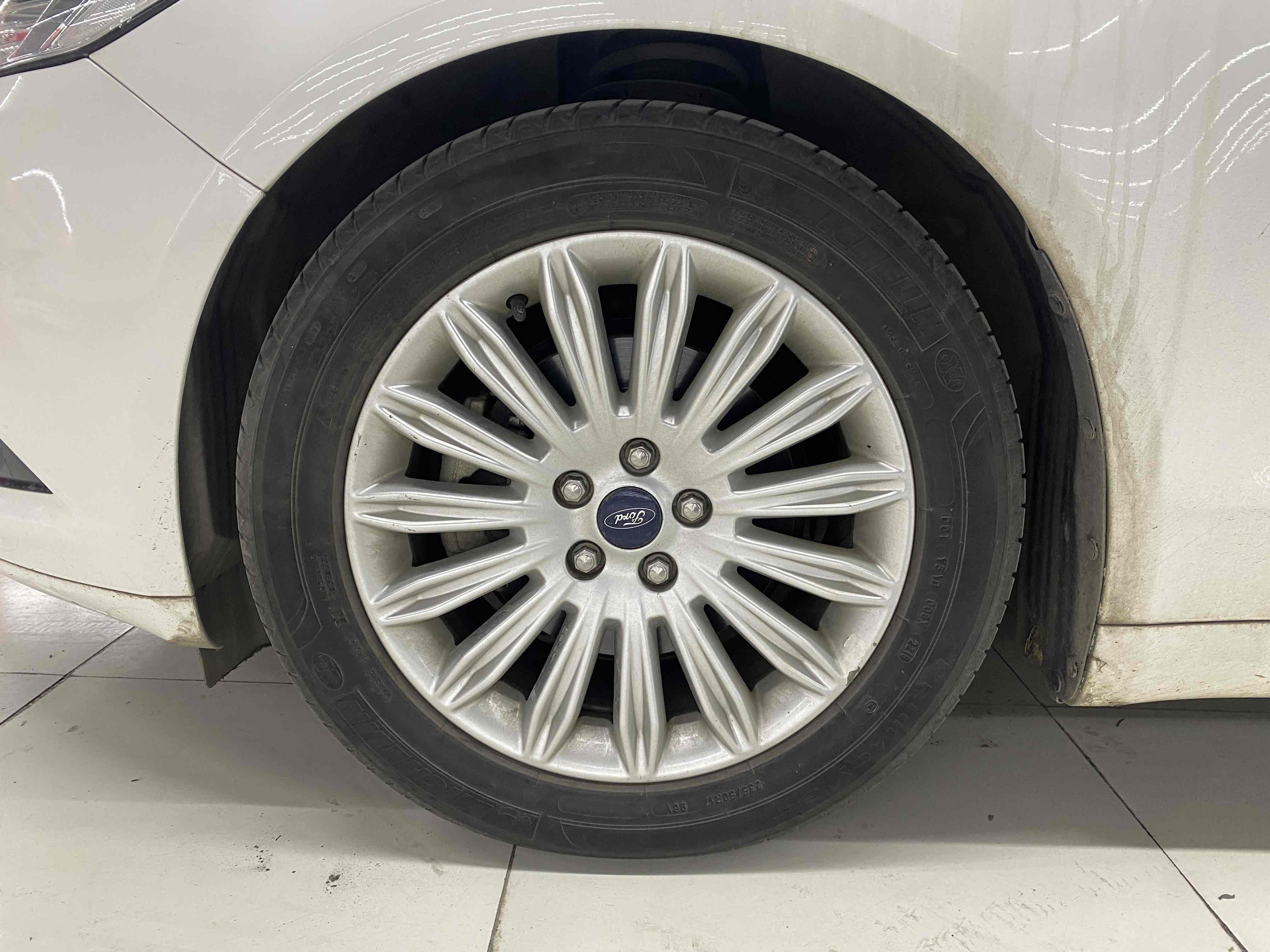 Ford Zhisheng 2015 #14 Ford Zhisheng 2015 car image #14