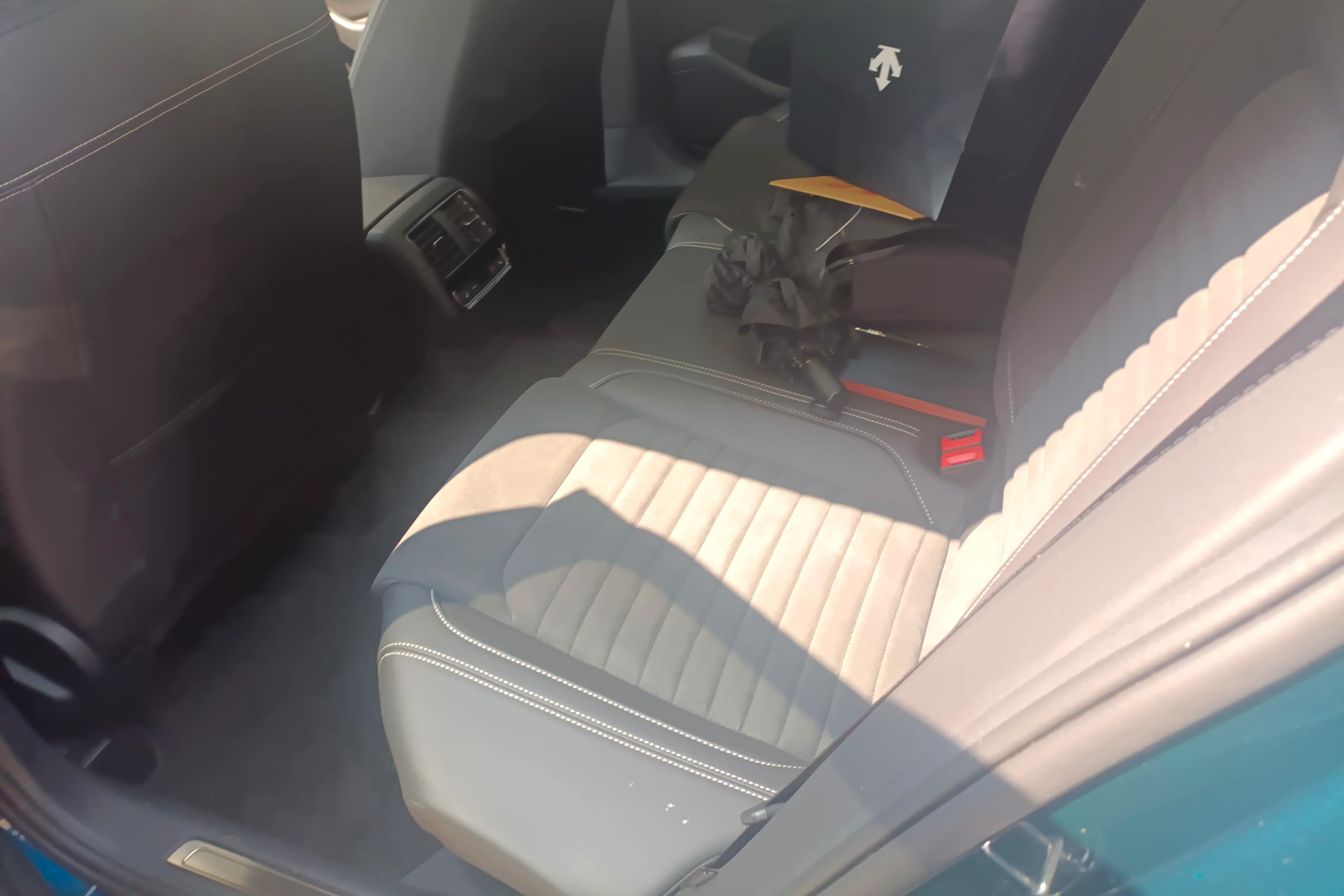 Volkswagen Passat Variant 2021 immagine di auto #14