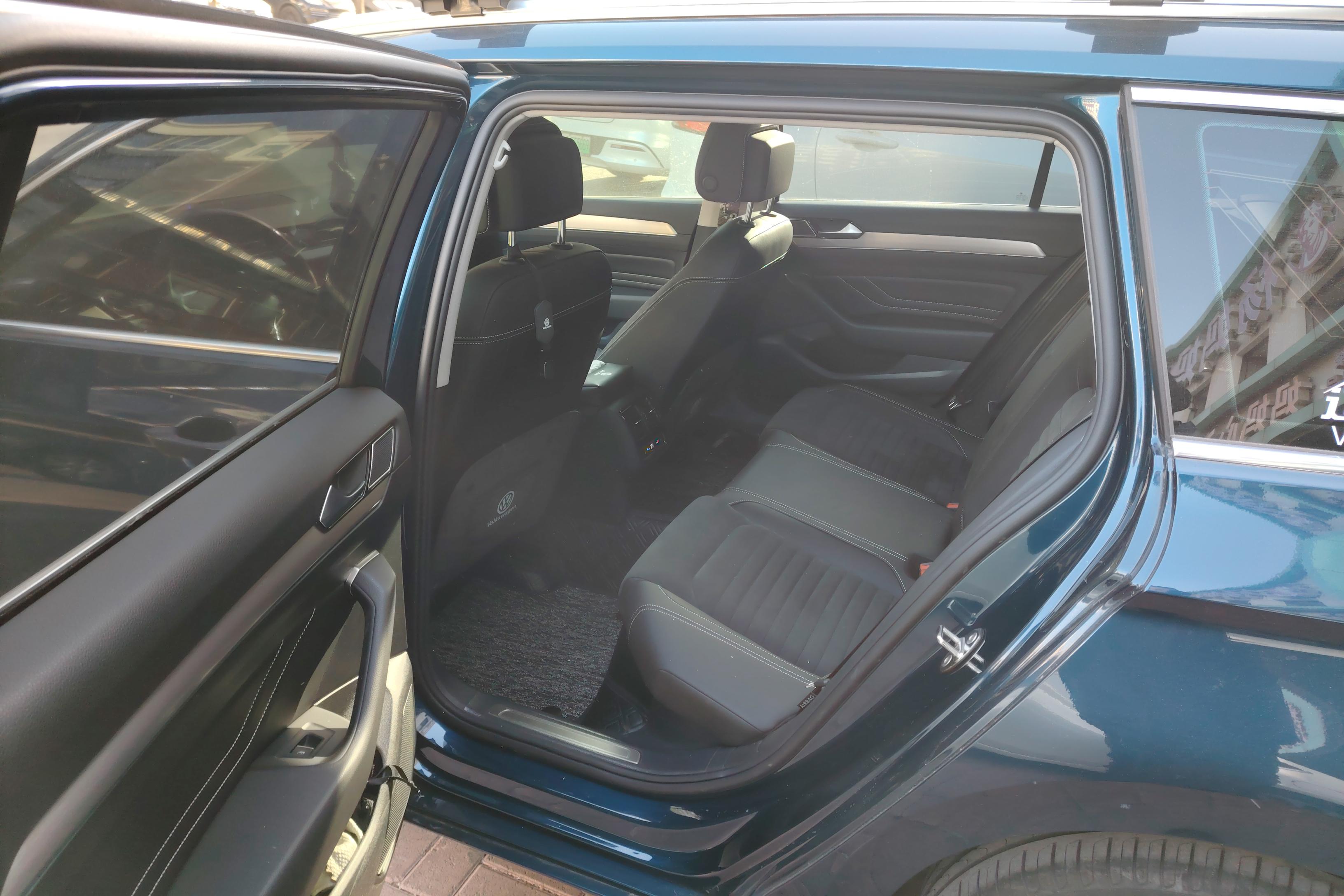 Volkswagen Passat Variant 2022 immagine di auto #14