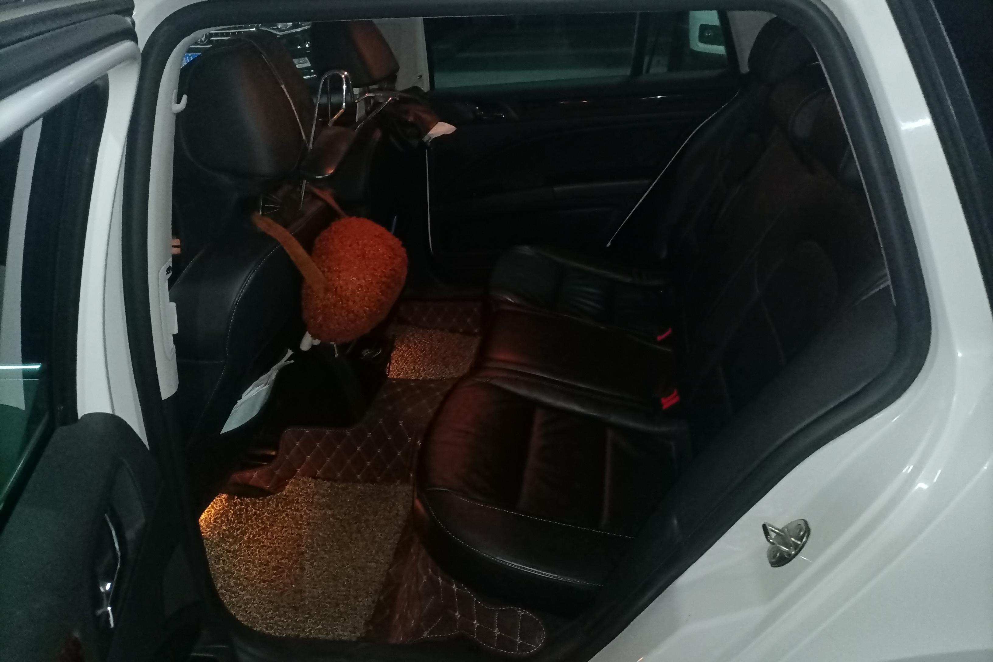 Skoda Superb Combi 2014 car image #14