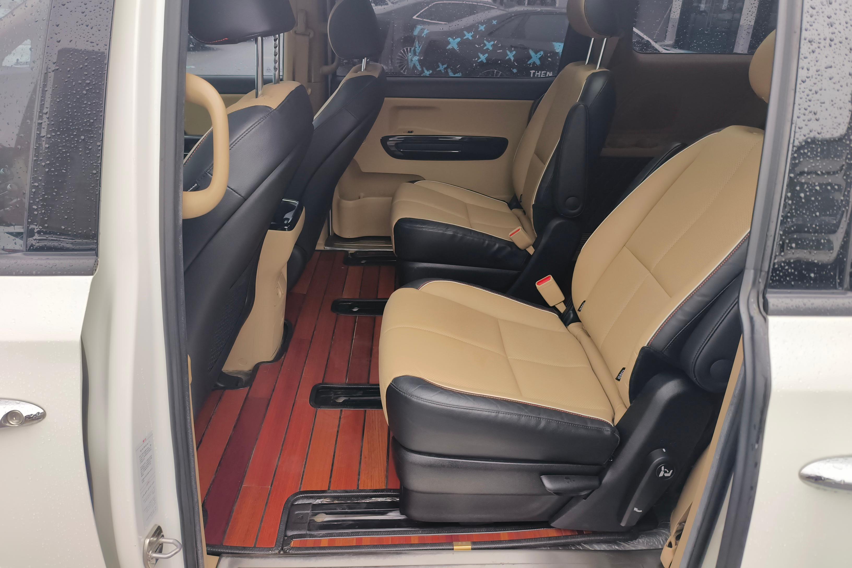 Kia Carnival 2016 immagine di auto #14