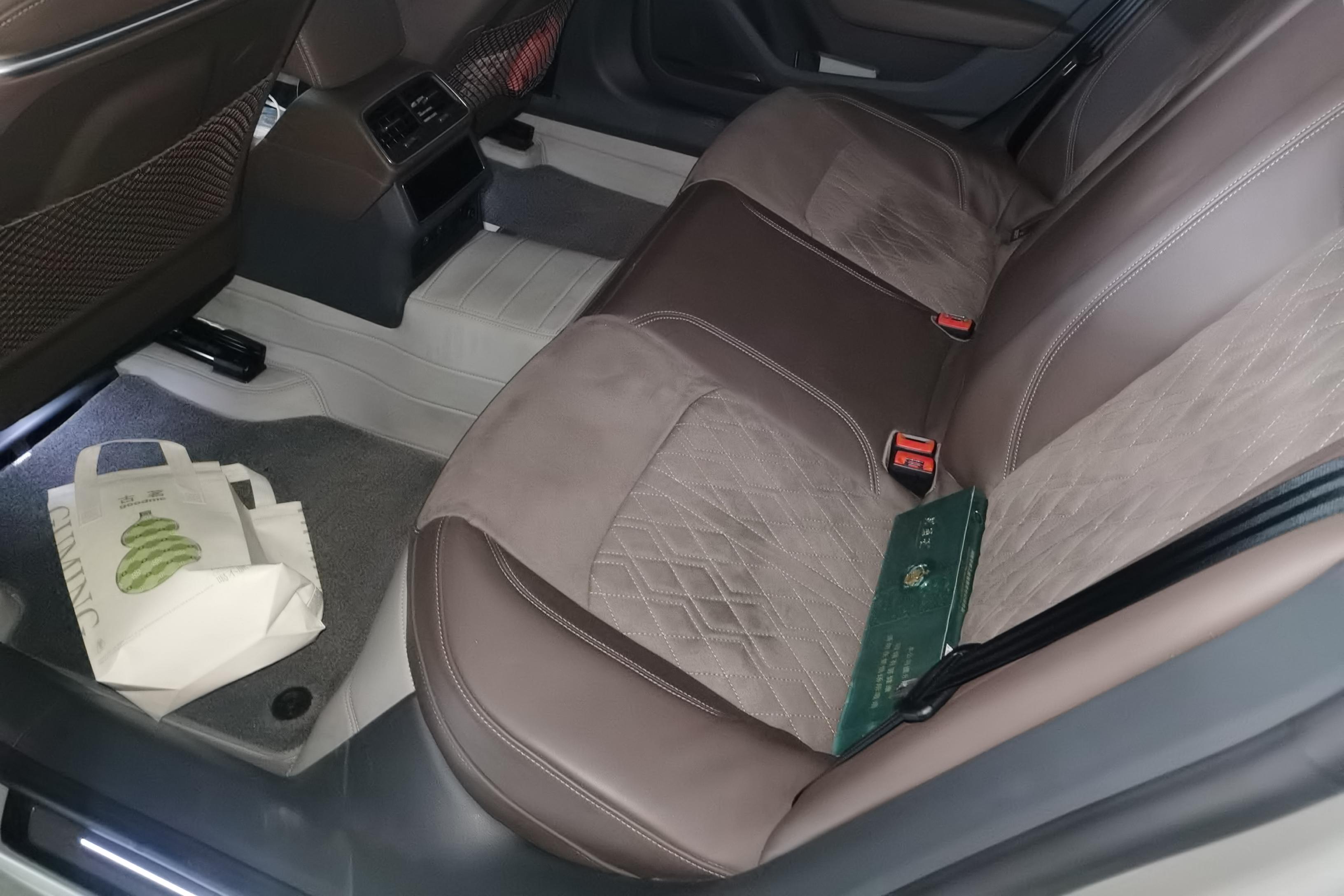 Audi A7L 2023 #14 Audi A7L 2023 صورة سيارة #14