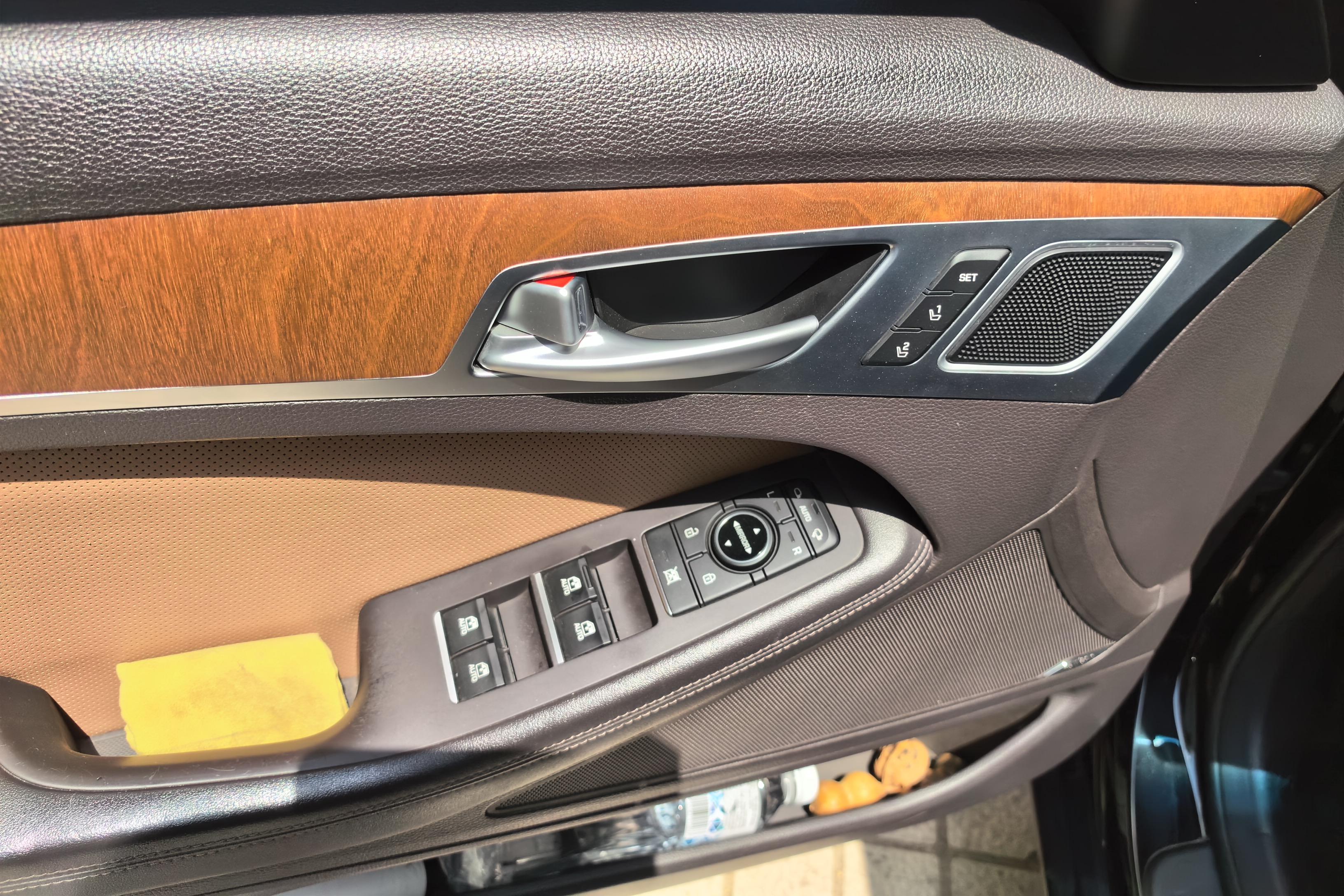 Hyundai Genesis 2015 car image #14