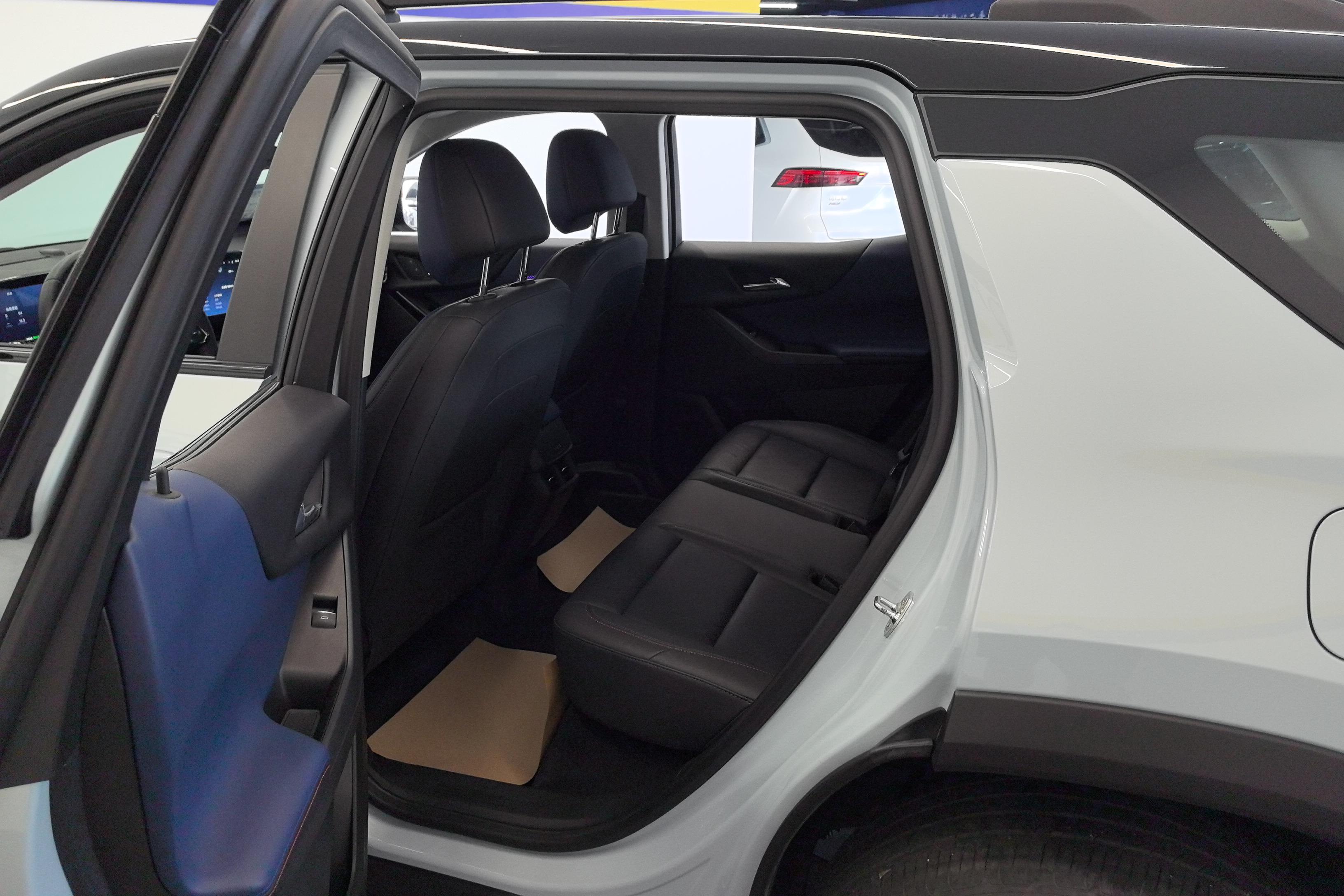 Chevrolet Equinox Plus 2024 #14 Chevrolet Equinox Plus 2024 car image #14