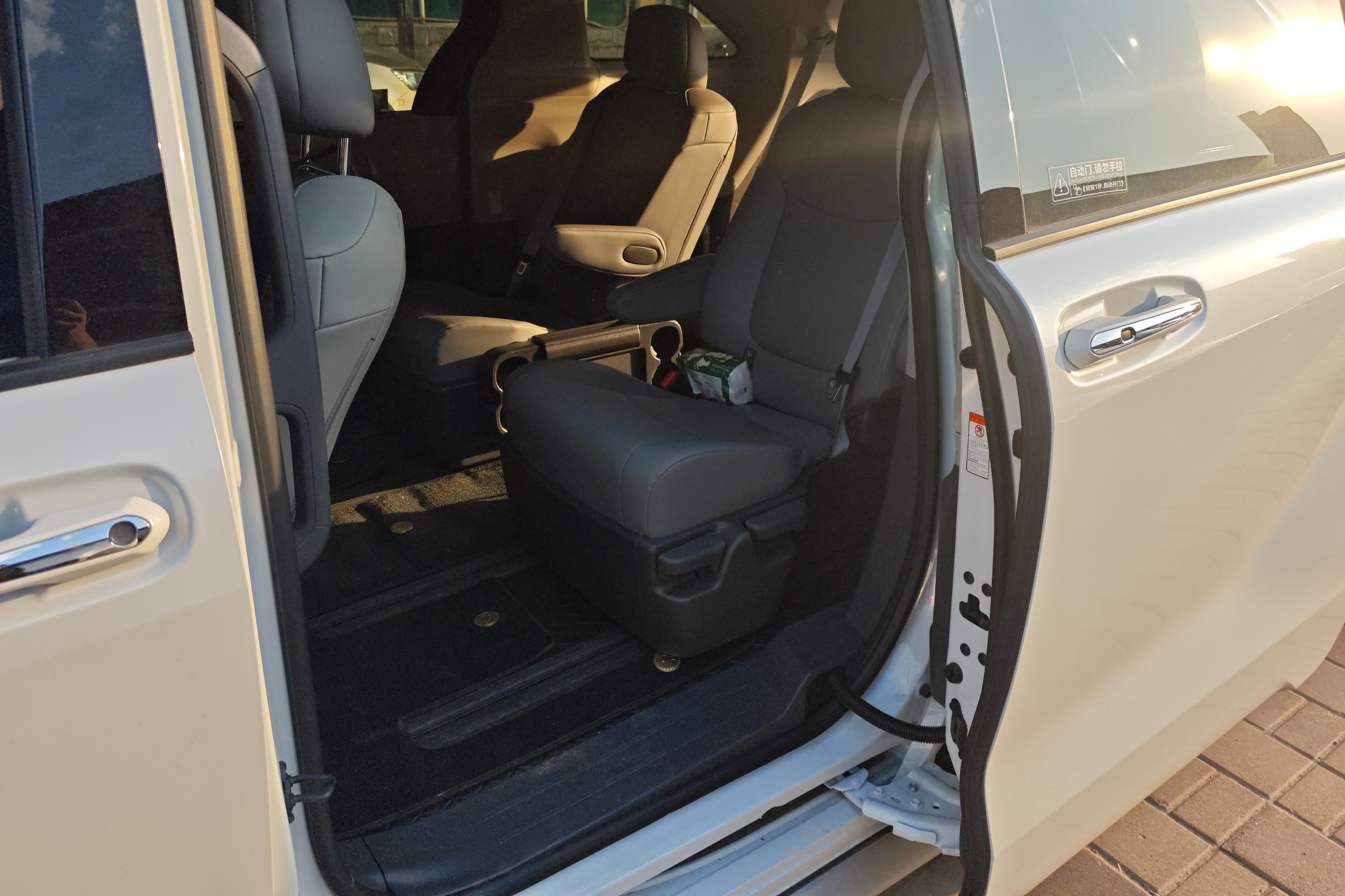 Toyota Granvia 2024 car image #14