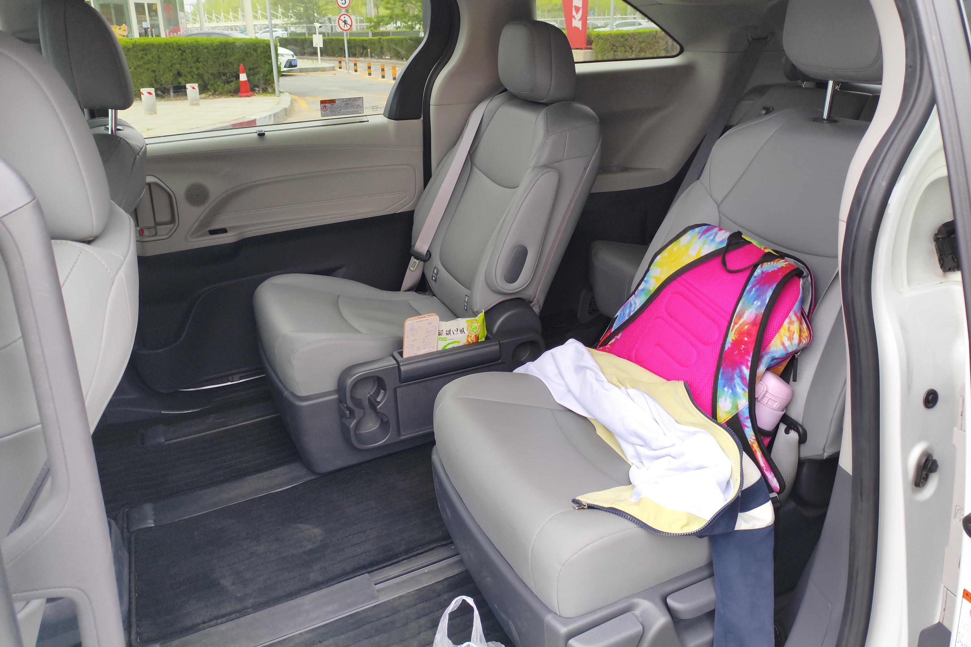 Toyota Granvia 2024 car image #14