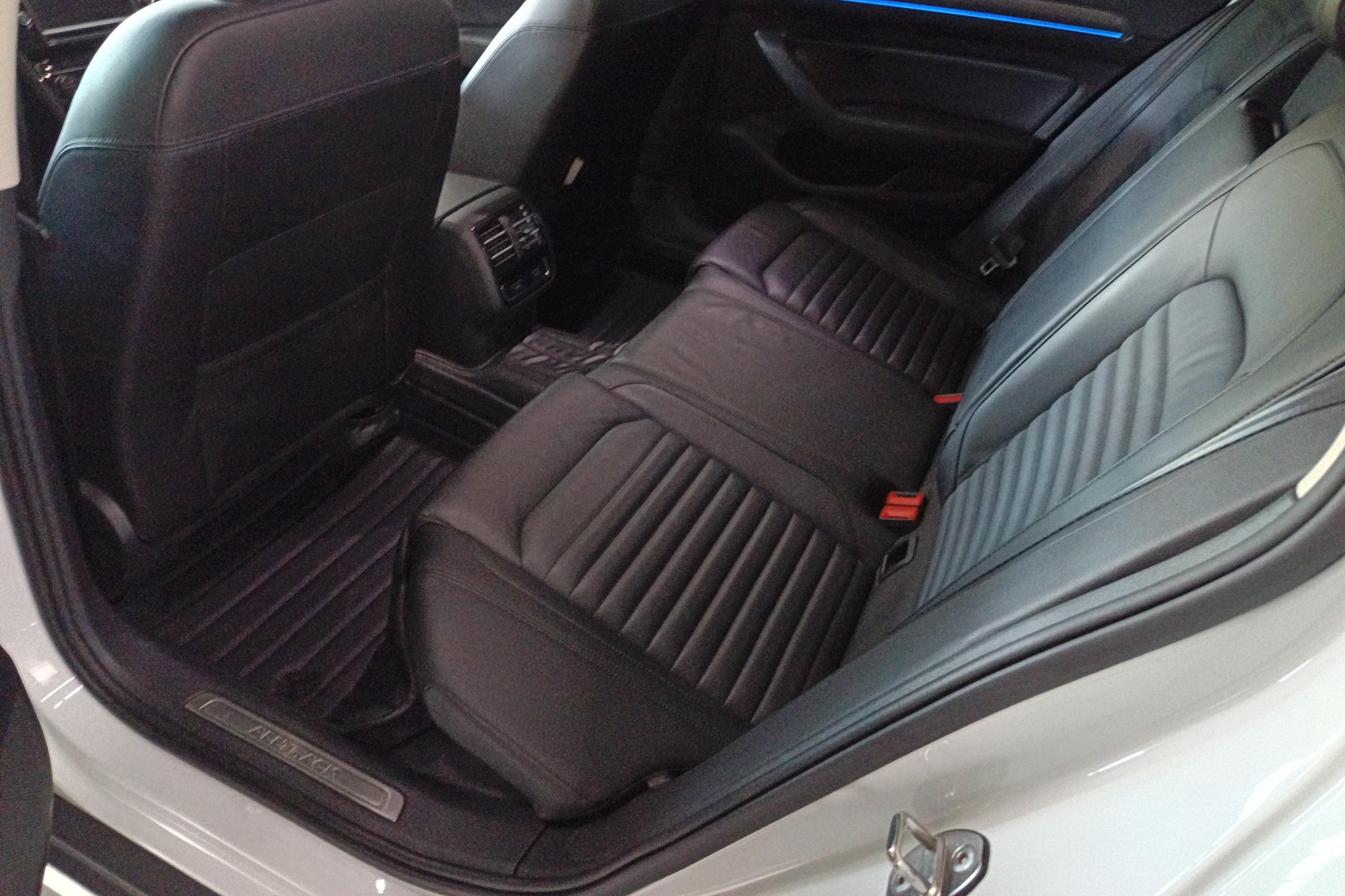 Volkswagen Passat Variant 2018 immagine di auto #14