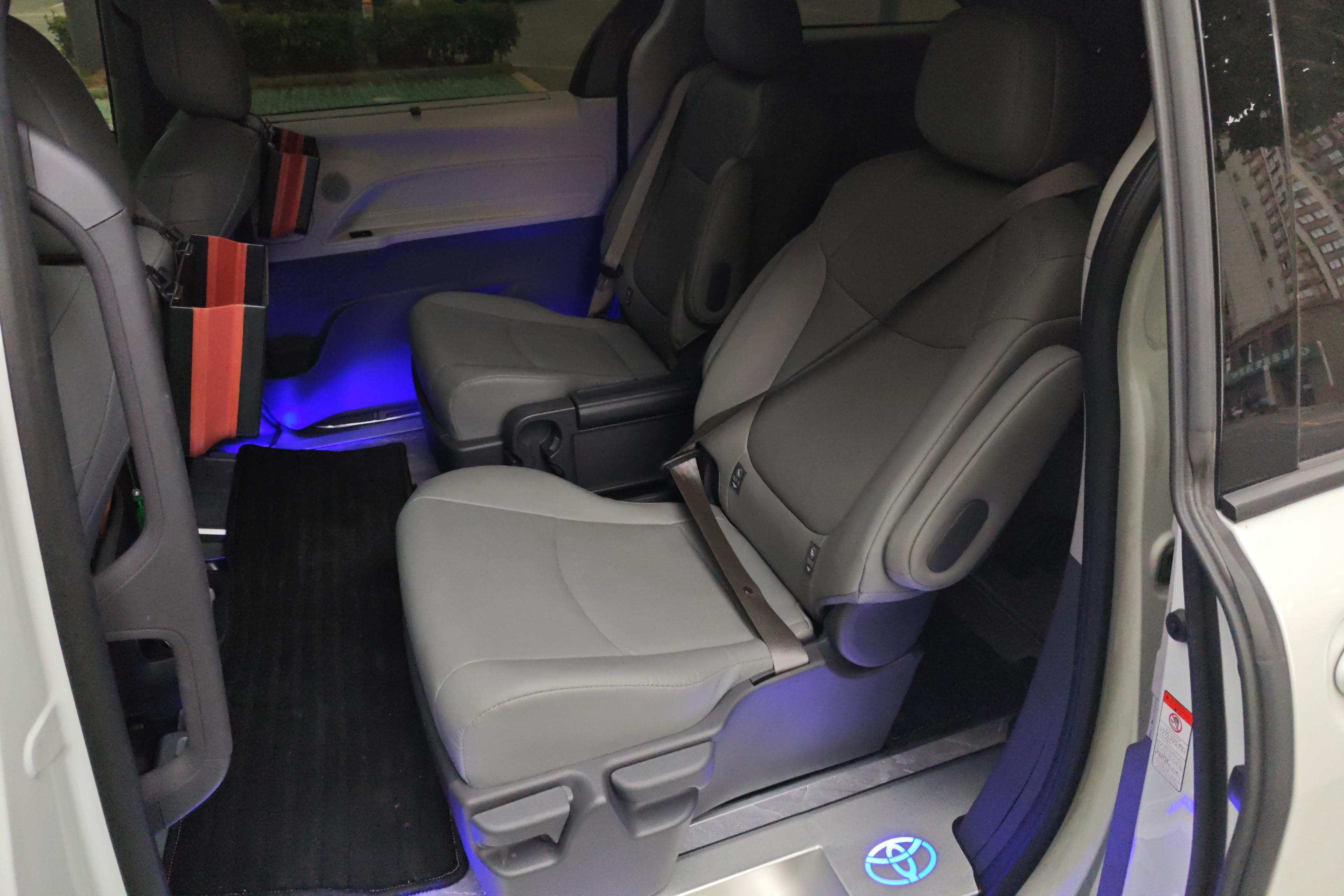 Toyota Granvia 2024 immagine di auto #14