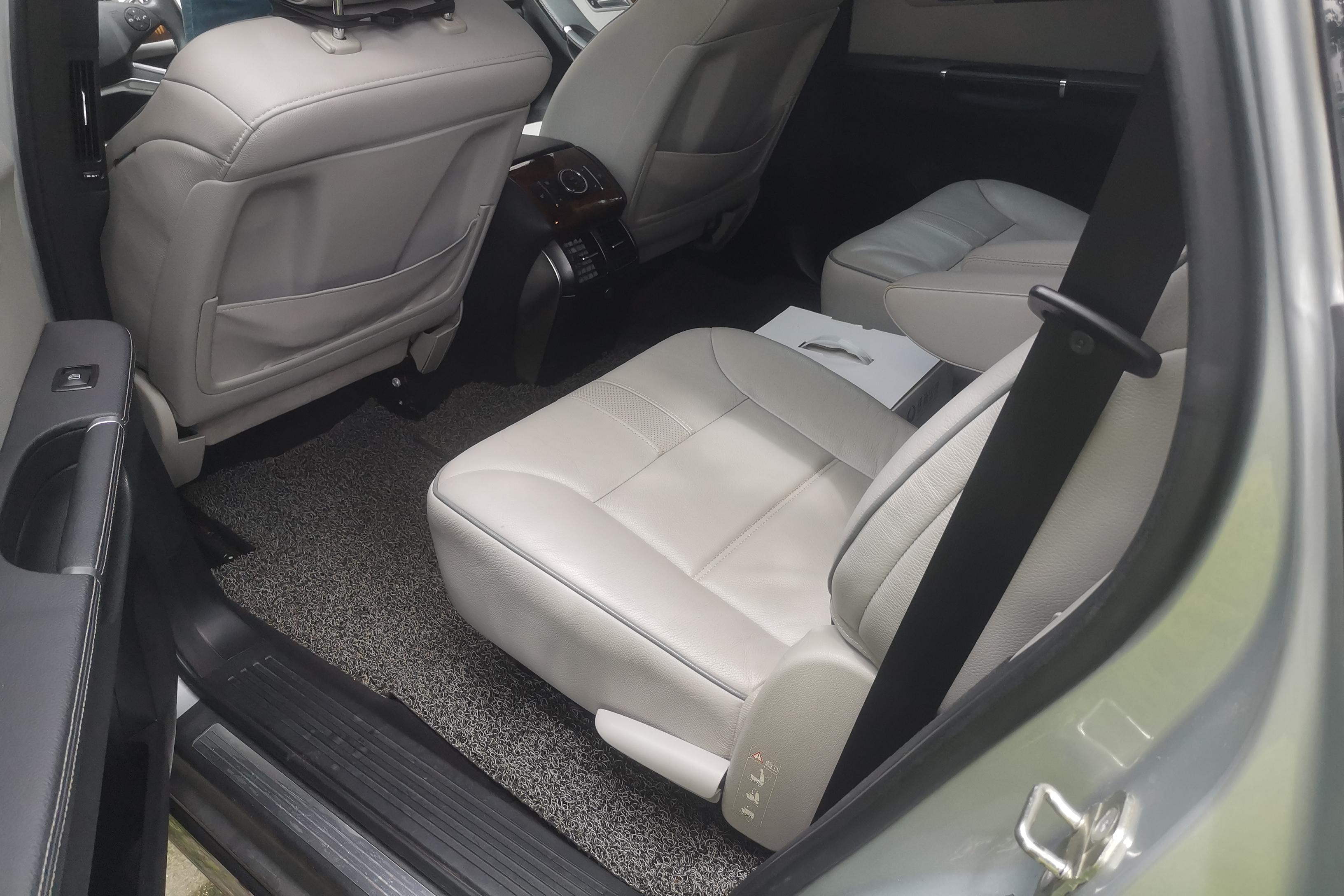 Mercedes-Benz R Class 2011 car image #14